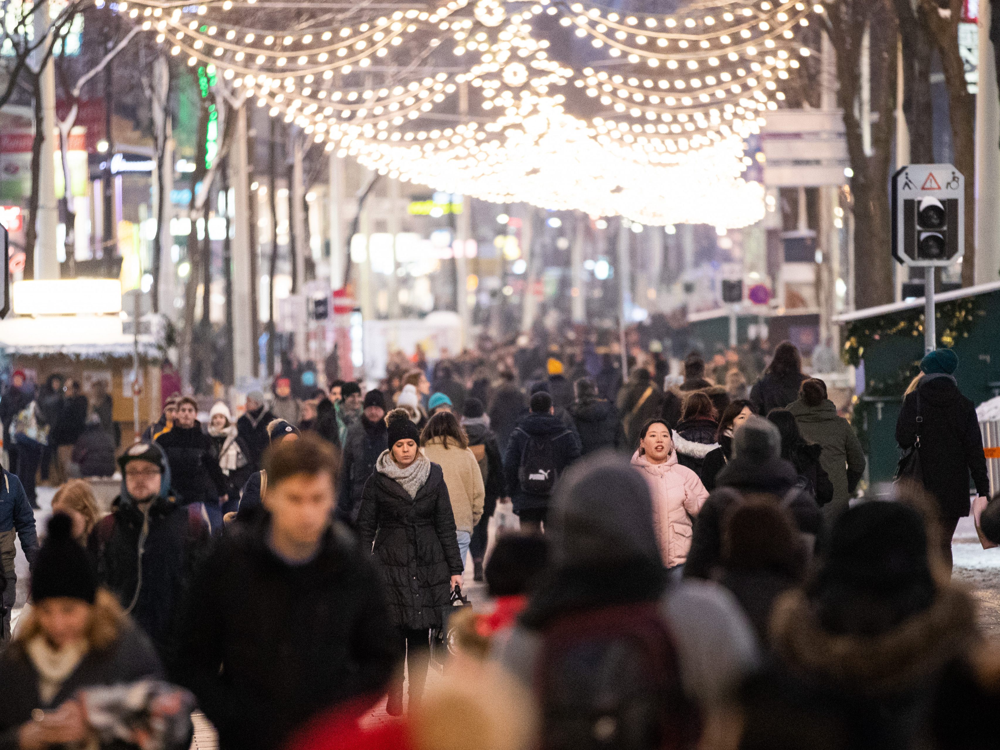 Die große Bedeutung des Weihnachtsfestes dürfte dem Wiener Handel das Geschäft retten.