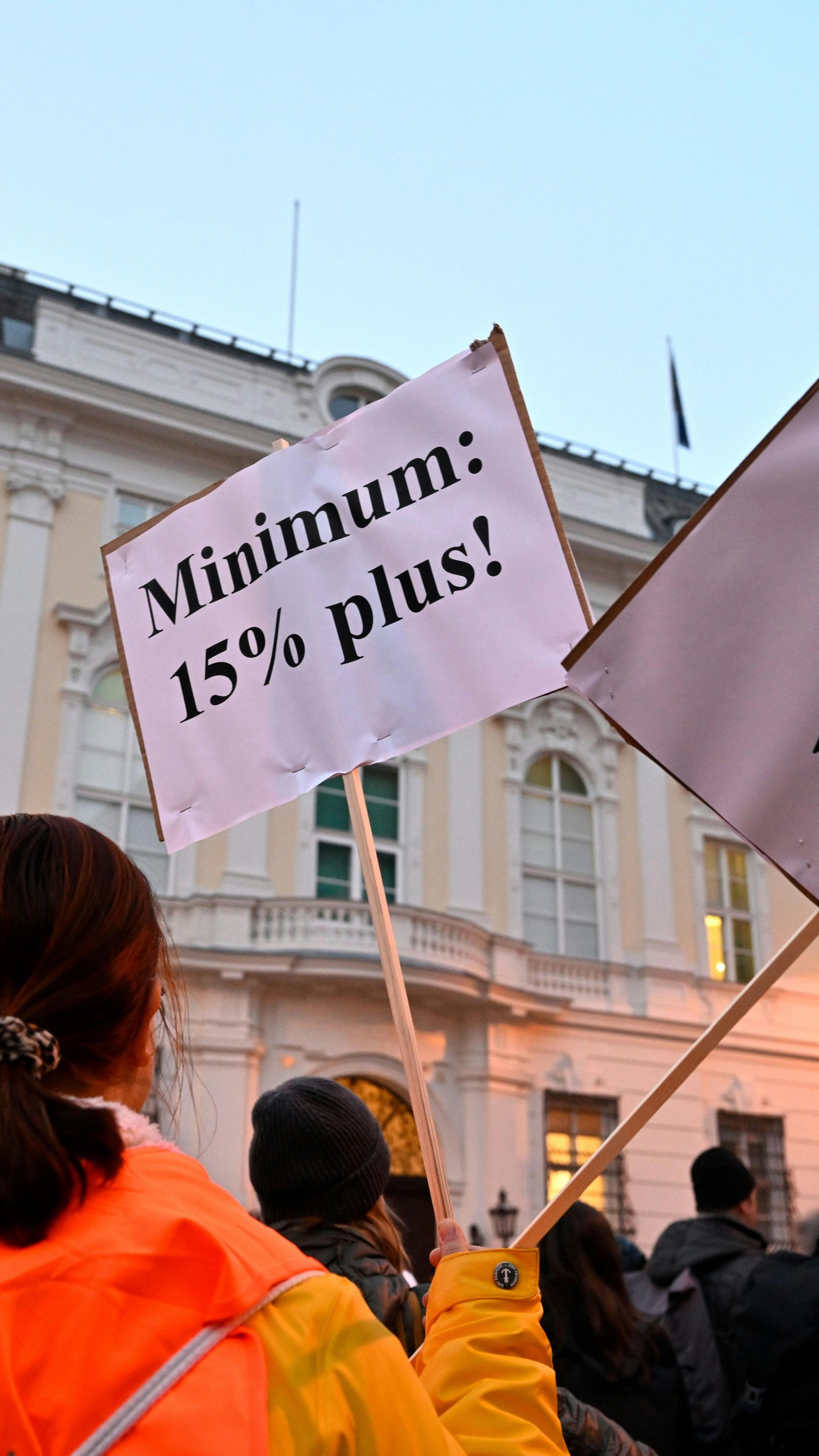 Bereits am 8. November gab es eine öffentliche Betriebsversammlung sowie eine Demonstration.