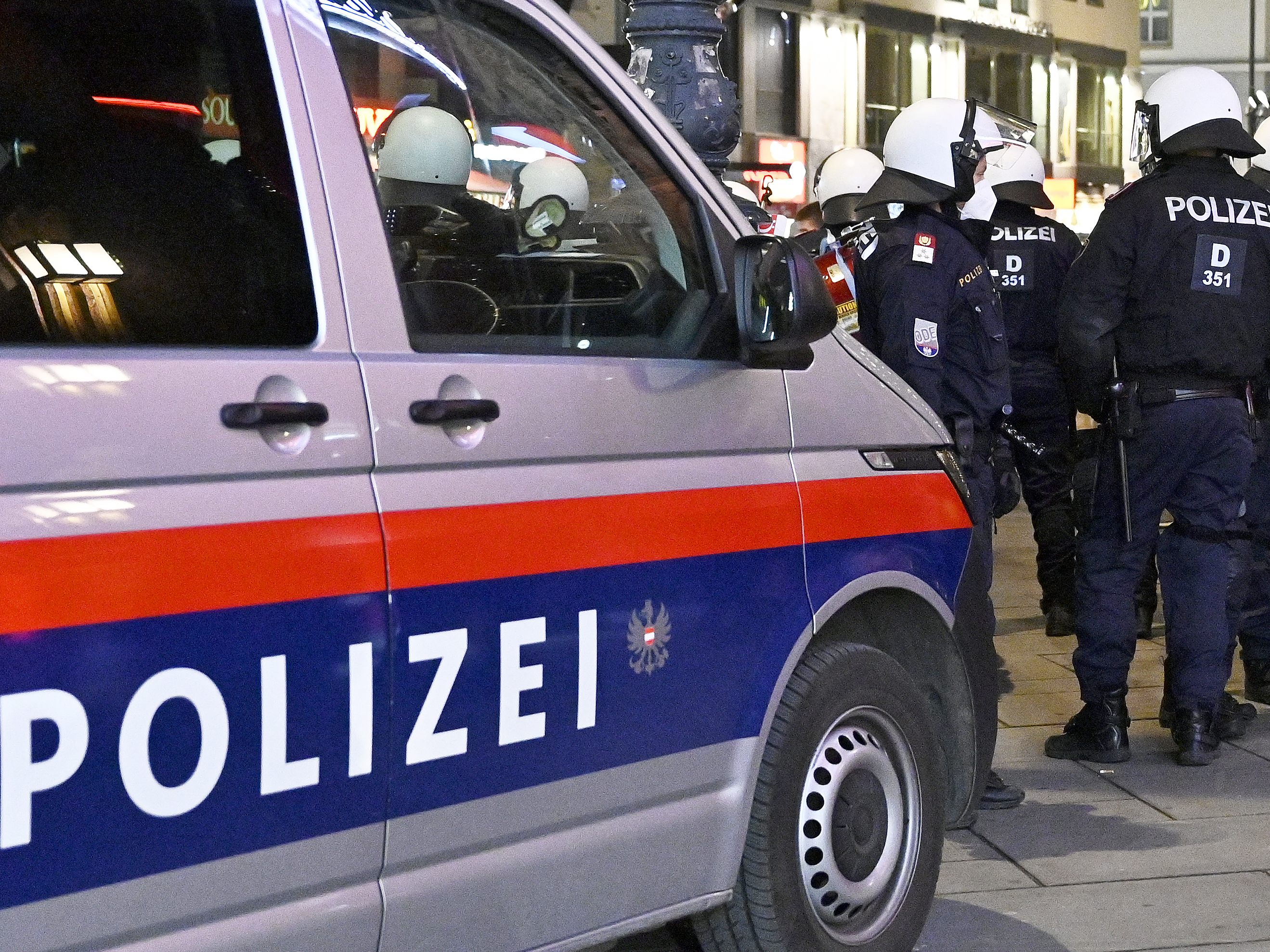 Am Samstag demonstrieren Aktivisten in Wien gegen die Unterbringung von Asylwerbern in Zelten und für Zimmer für Migranten.