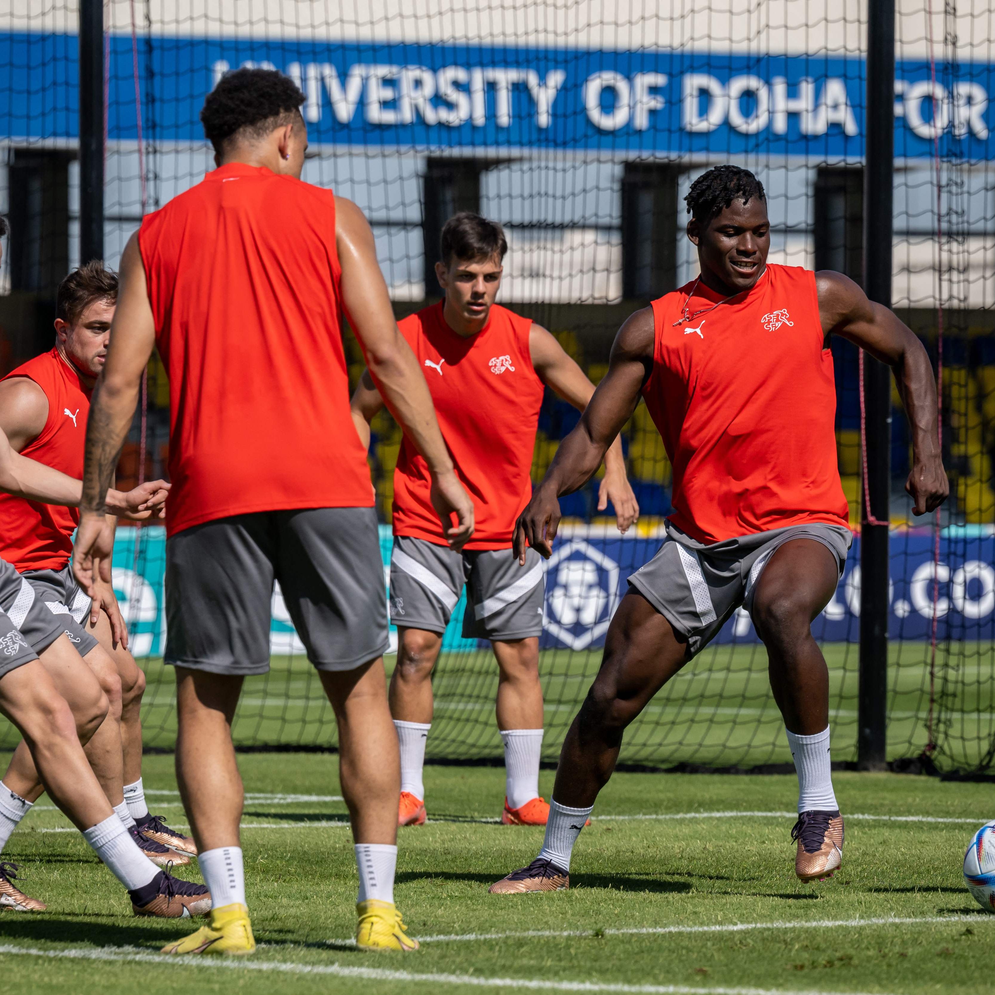 Der Nati-Stürmer wurde in Kamerun geboren - Eidgenossen gegen die Afrikaner favorisiert