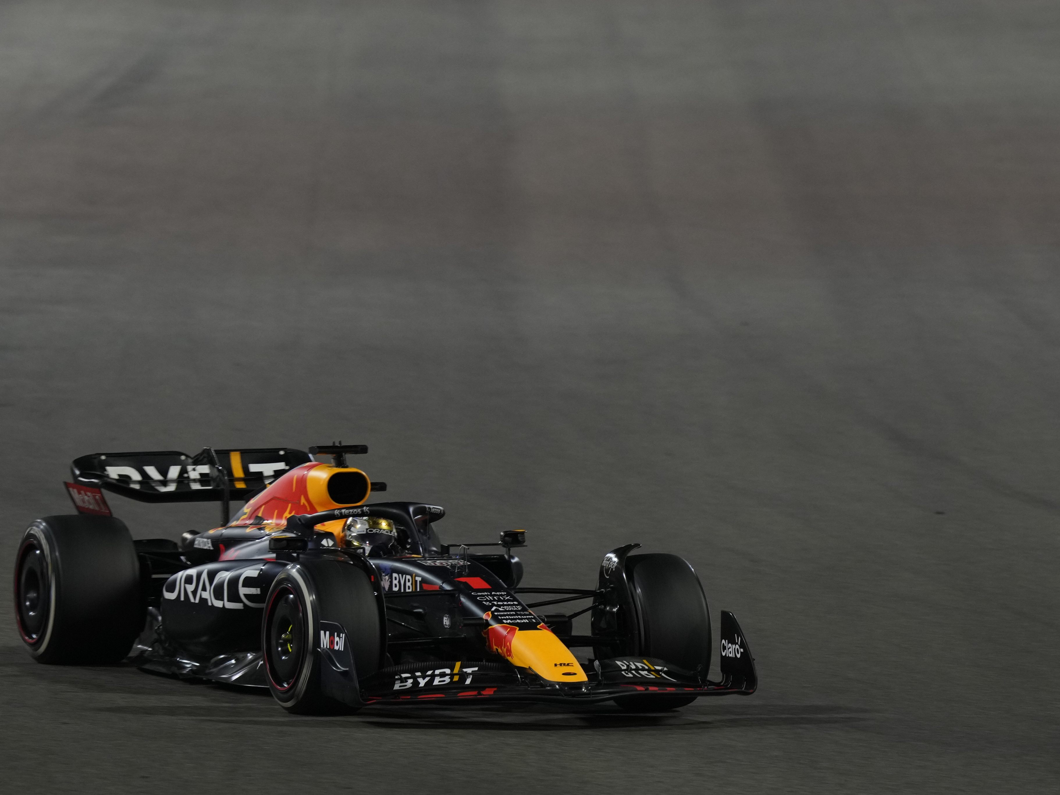 Verstappen siegt in Abu Dhabi