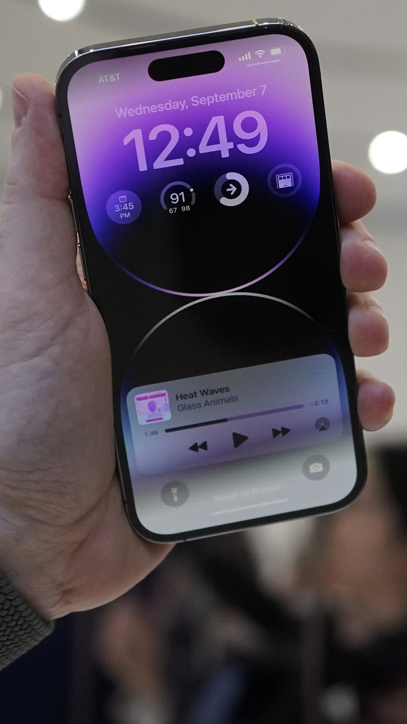 Im Weihnachtsgeschäft ist mit längeren Wartezeiten zu rechnen.