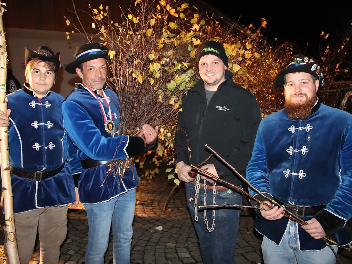 Die Bildsteiner Faschingszunft lud zum geselligen Besenbinden. Die Bildsteiner Faschingszunft lud zum geselligen Besenbinden.