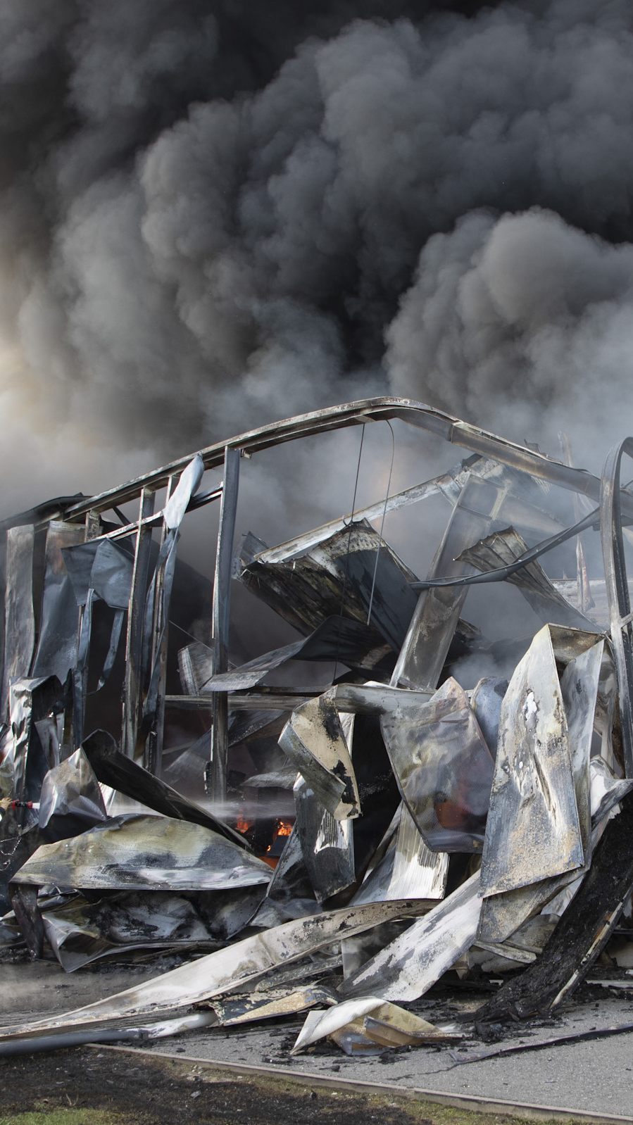 Vom Postverteilerzentrum war nach dem Brand kaum noch etwas übrig.