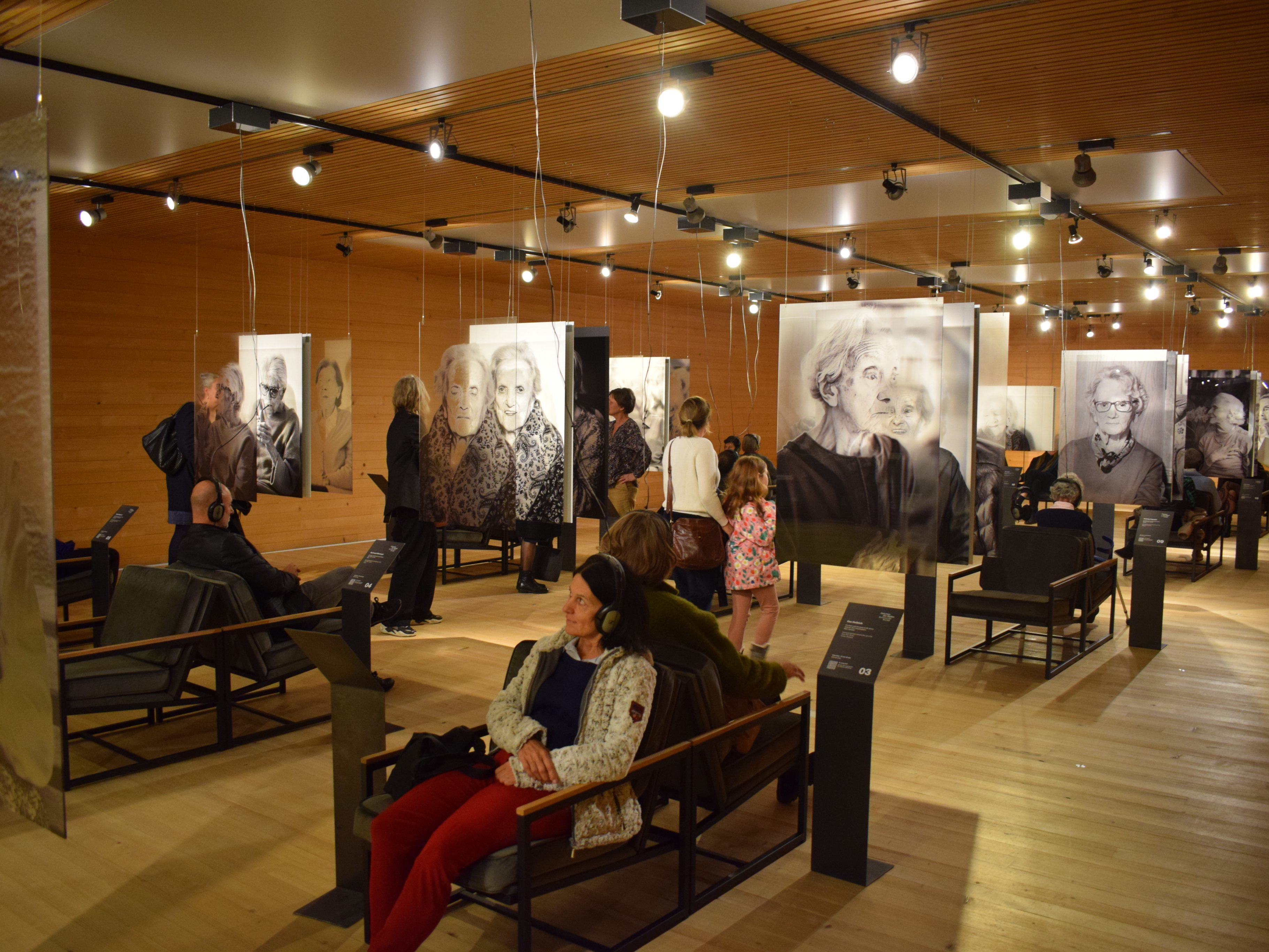 Großformatige Bilder von Nurith Wagner-Strauss prägen die neue Ausstellung im Frauenmuseum Hittisau. Großformatige Bilder von Nurith Wagner-Strauss prägen die neue Ausstellung im Frauenmuseum Hittisau.