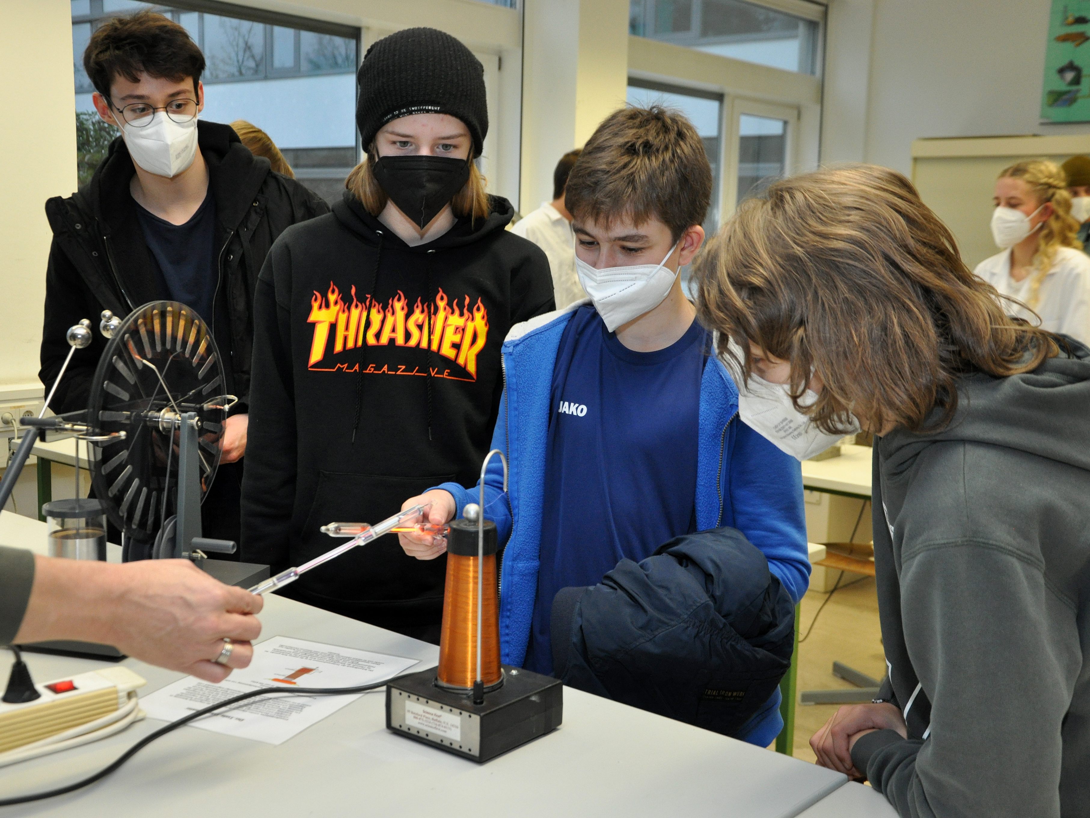 Die vier Oberstufenzweige „Musik“, „Kunst und Design“, „Nawi“ und „Informatik & Mediendesign“ präsentieren sich. Die vier Oberstufenzweige „Musik“, „Kunst und Design“, „Nawi“ und „Informatik & Mediendesign“ präsentieren sich.