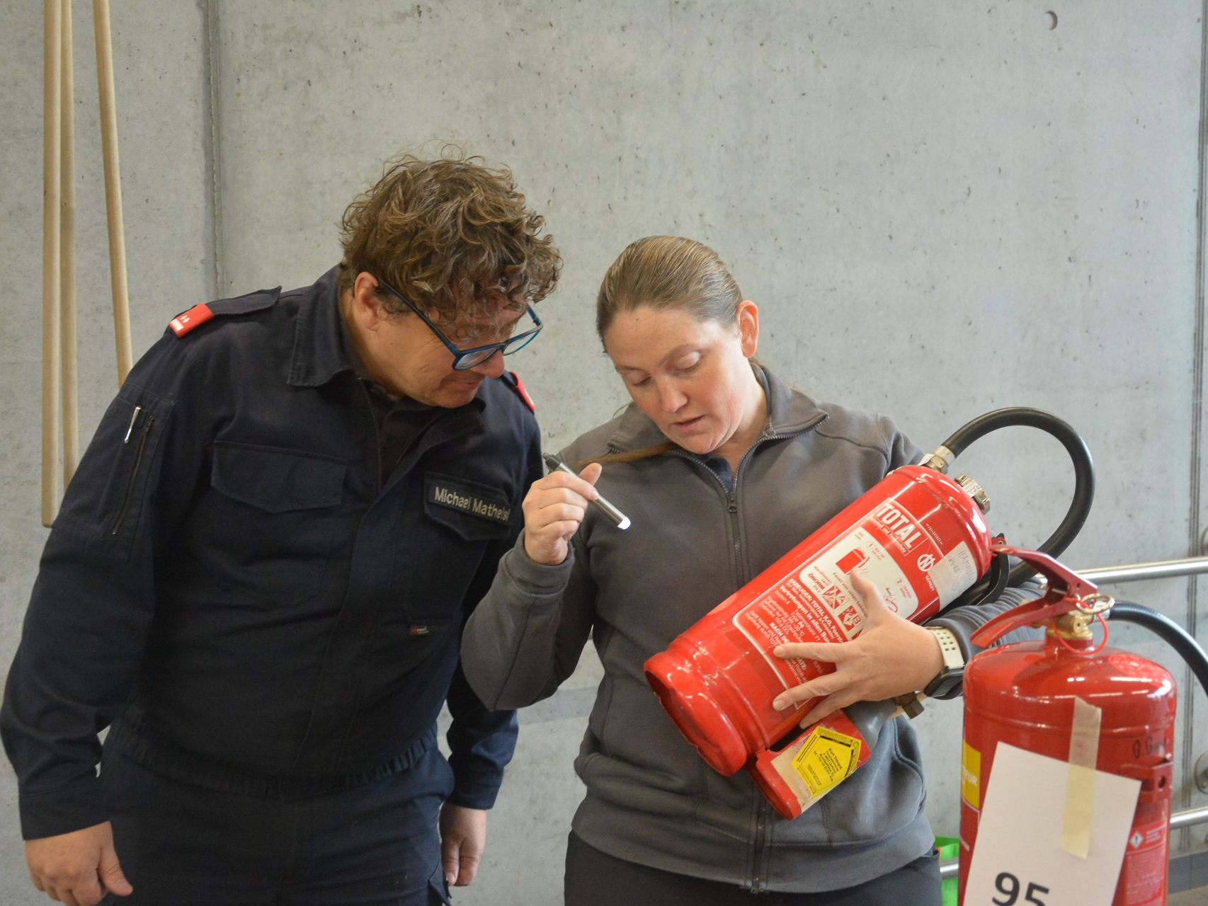 Vergangenen Samstag fand im Feuerwehrhaus Lustenau die Überprüfung der hauseigenen Feuerlöscher statt.