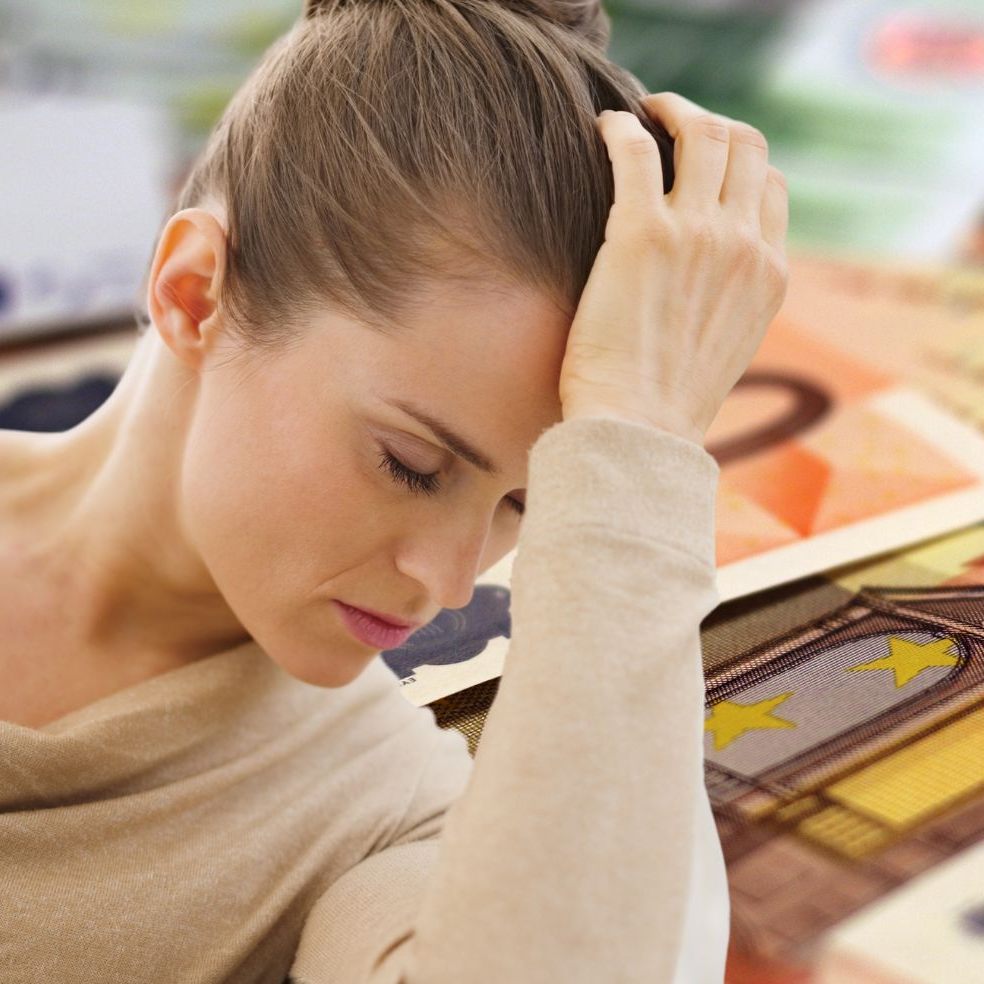 Besonders Frauen haben mit finanziellen Sorgen zu kämpfen.