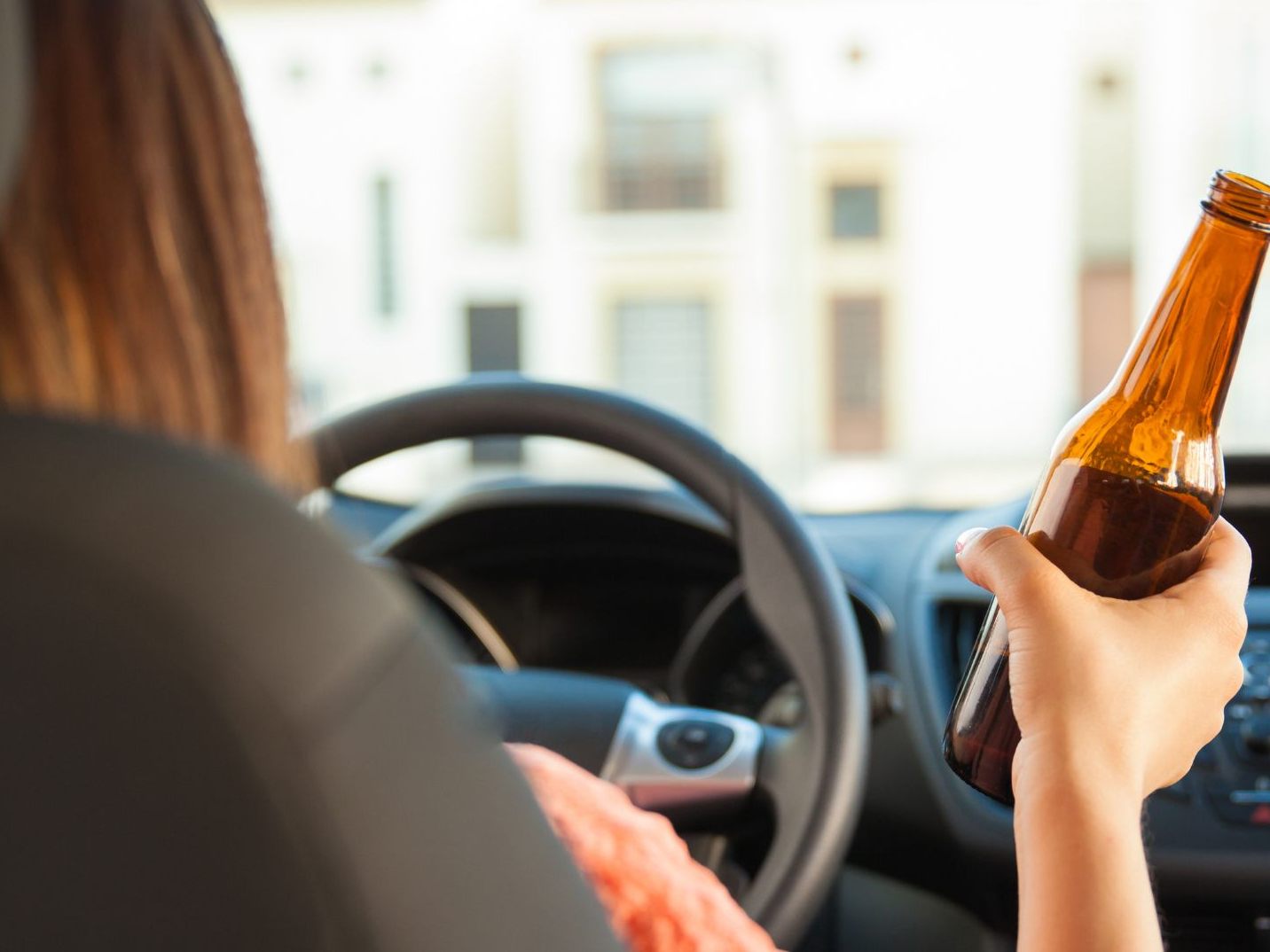 Die 17-Jährige Pkw-Lenkerin war stark alkoholisiert. Außerdem hatte sie keinen Führerschein. Die 17-Jährige Pkw-Lenkerin war stark alkoholisiert. Außerdem hatte sie keinen Führerschein.