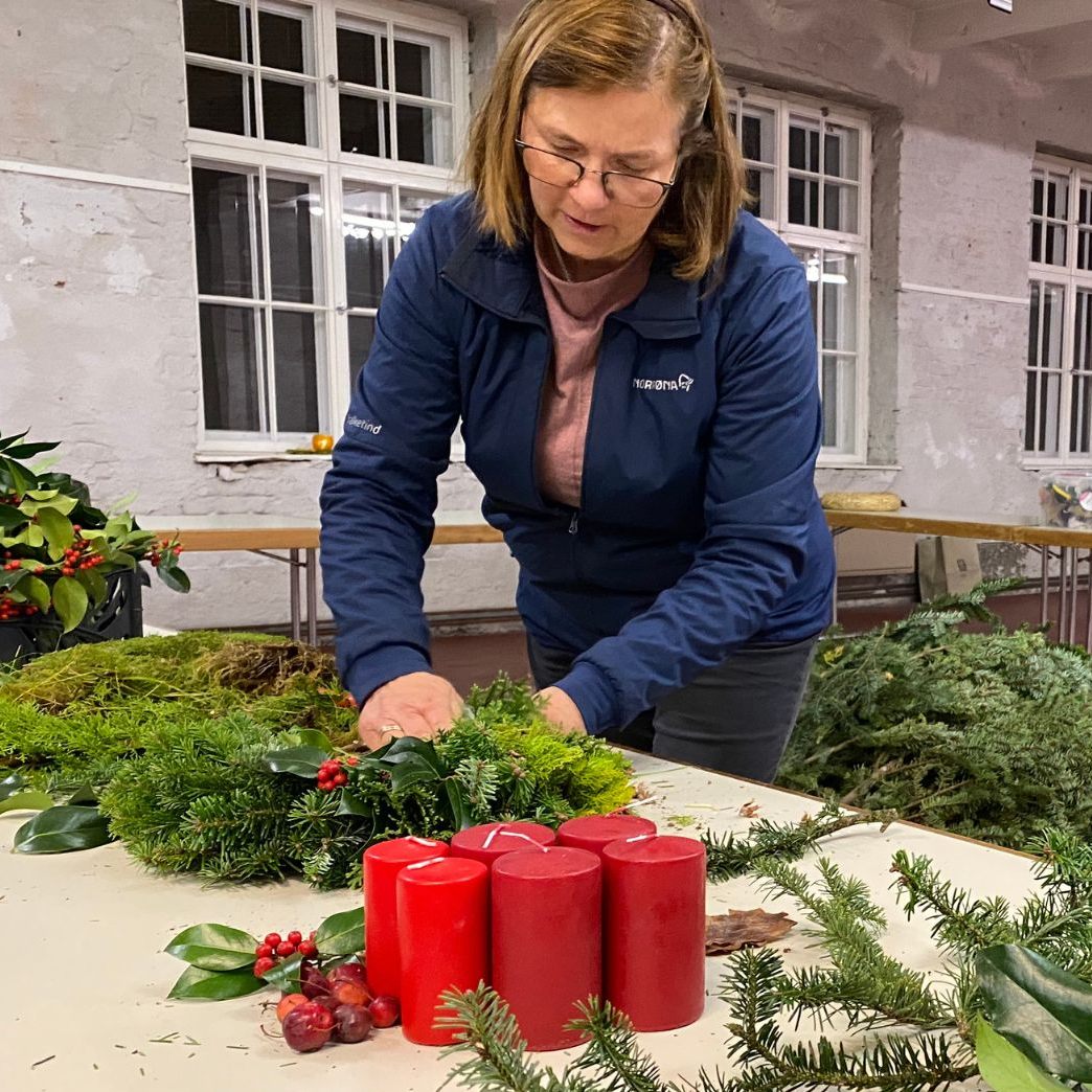 Warum nicht mal den Adventskranz selber machen?