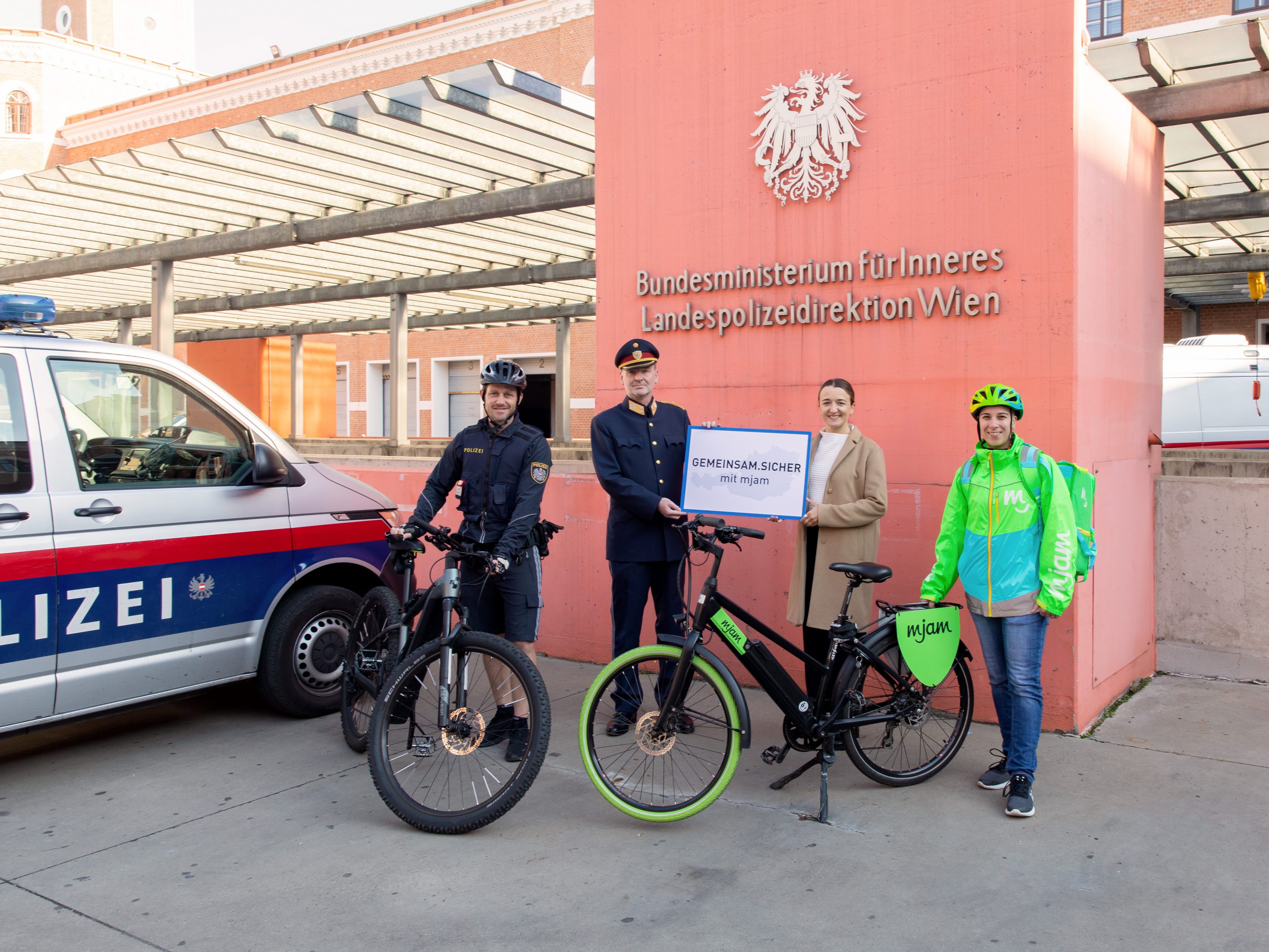 Der Lieferdienst Mjam startet eine Kooperation mit der Wiener Polizei. Der Lieferdienst Mjam startet eine Kooperation mit der Wiener Polizei.