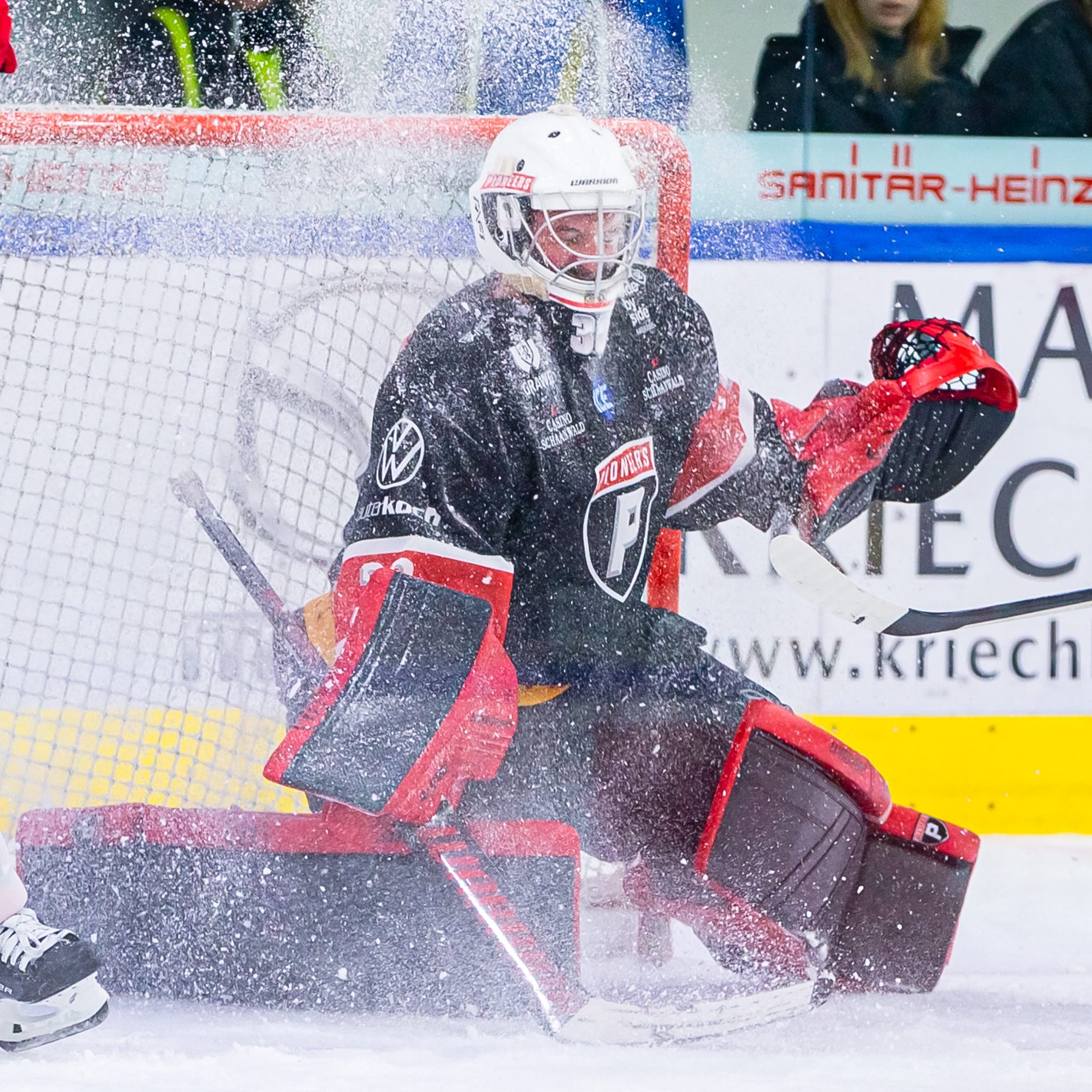Caffi im Tor der Pioneers hatte heute viel zu tun.