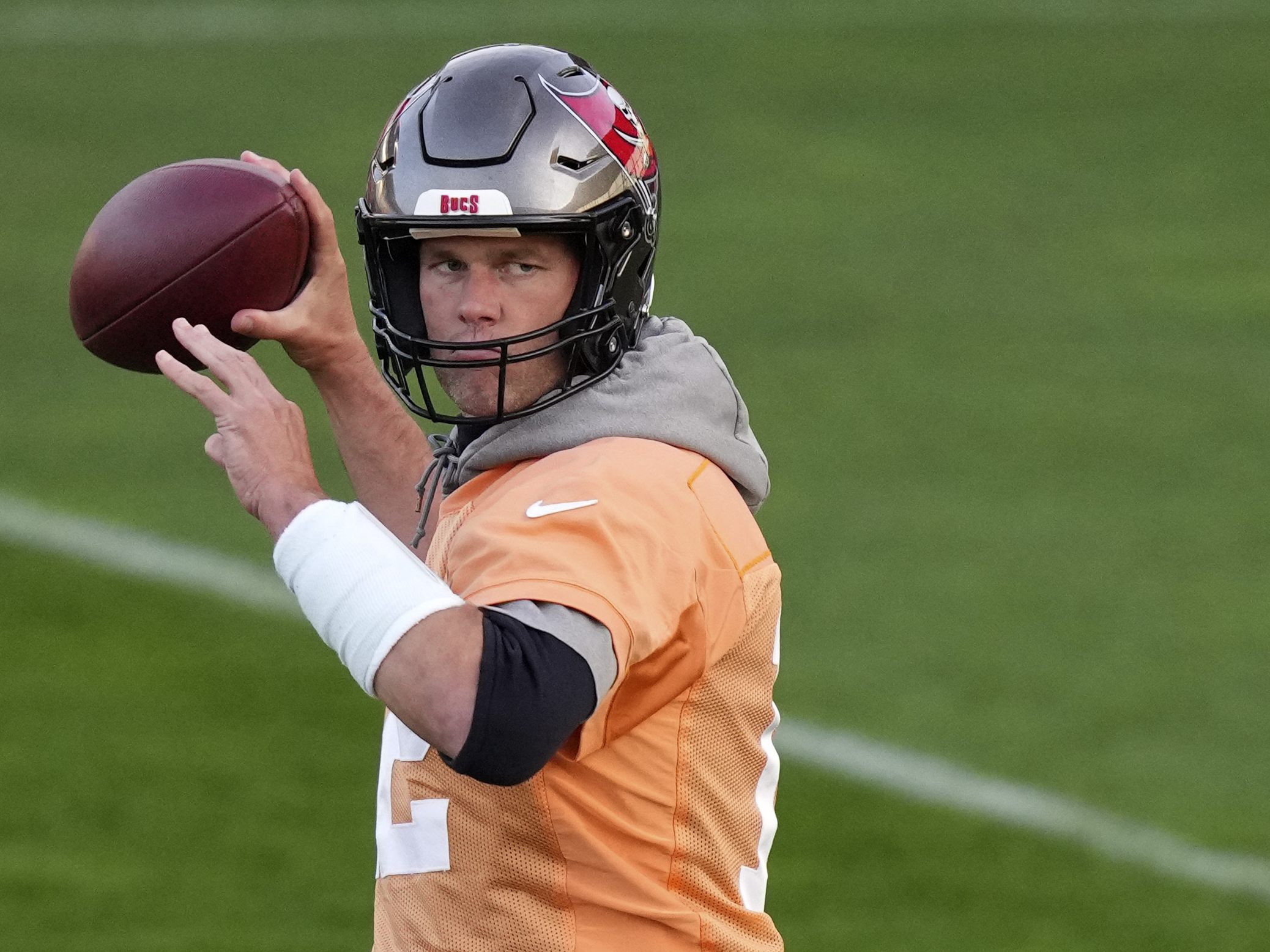 Tom Brady und seine Buccaneers treffen in München auf die Seatlle Seahawks. Tom Brady und seine Buccaneers treffen in München auf die Seatlle Seahawks.