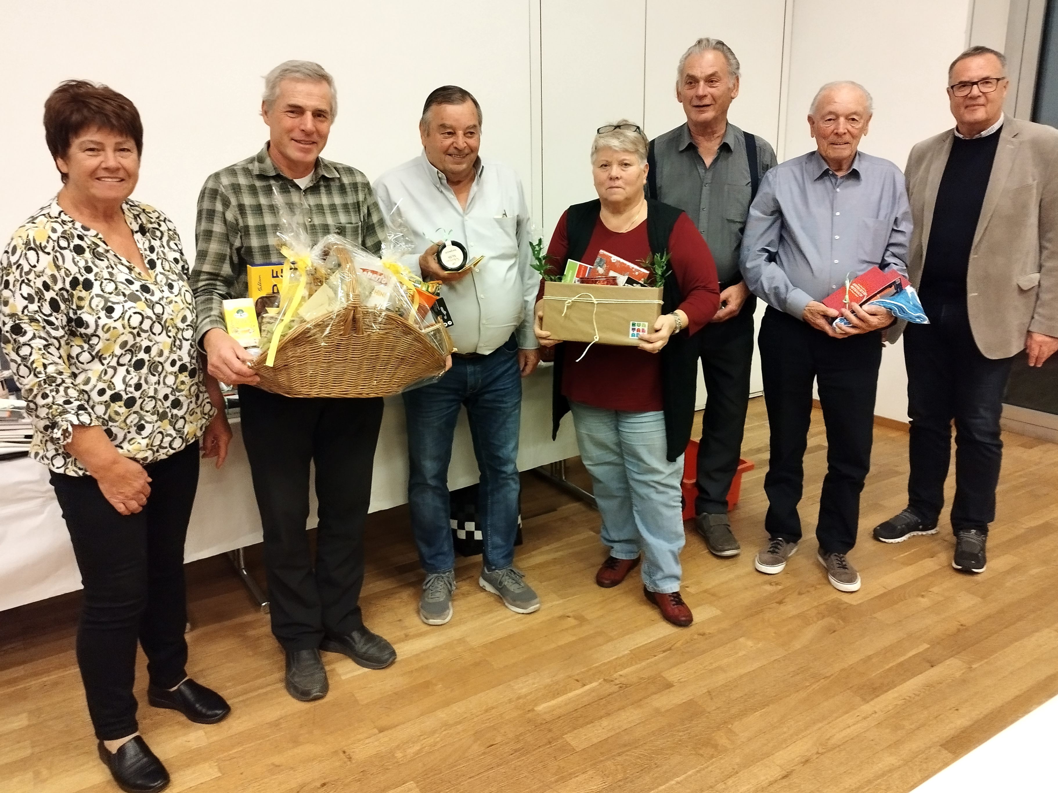 Vizeobfrau Edith Mathis, Sieger Bernd Gächter, Karl Ploner, Stefanie Moriero, Renald Jäger, Albin Gritsch, Obmann Günter Linder Vizeobfrau Edith Mathis, Sieger Bernd Gächter, Karl Ploner, Stefanie Moriero, Renald Jäger, Albin Gritsch, Obmann Günter Linder
