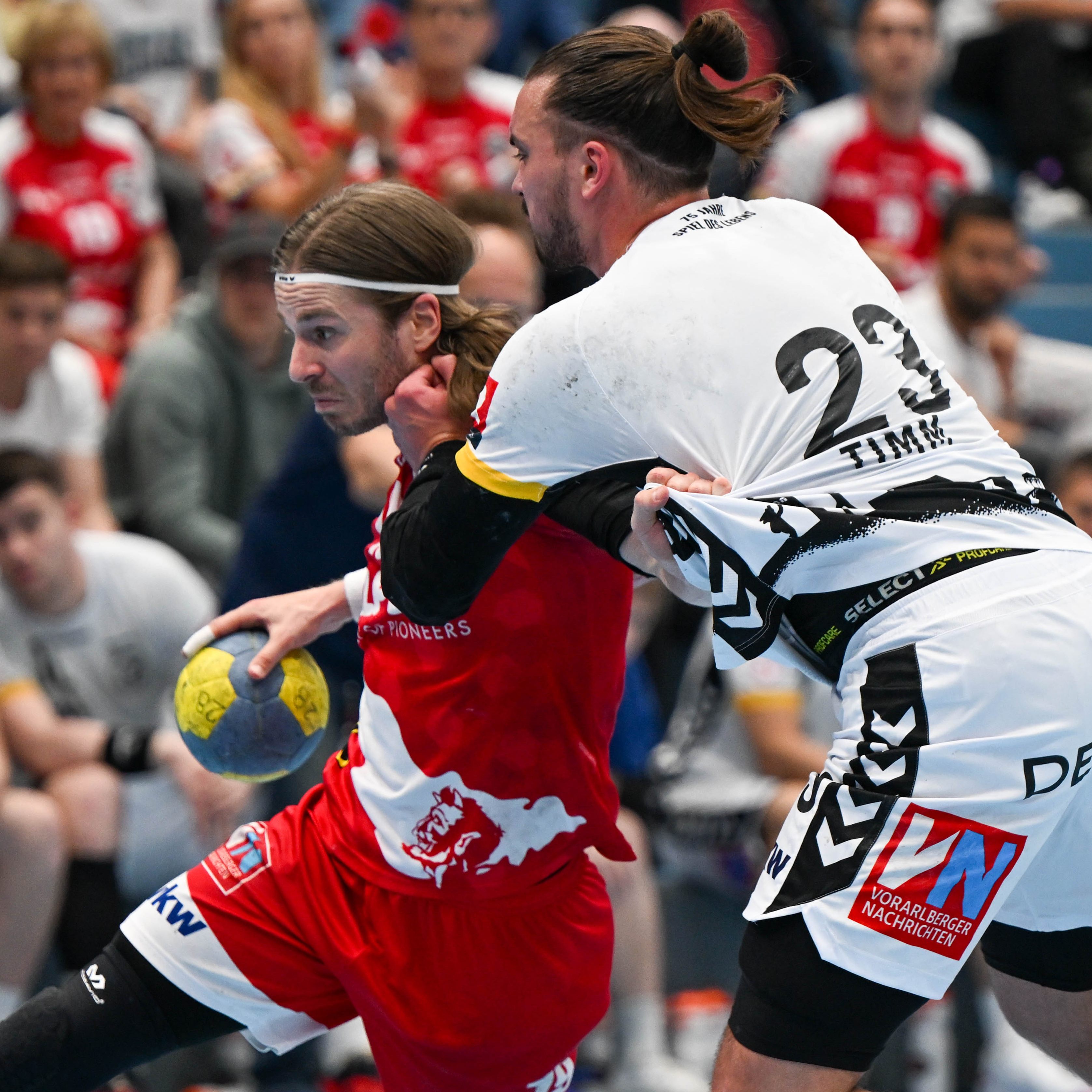 Nico Schnabl (Hard) und Marcel Timm (Bregenz) haben es auch beim letzten Derby im Mai 2022 miteinander zu tun bekommen.