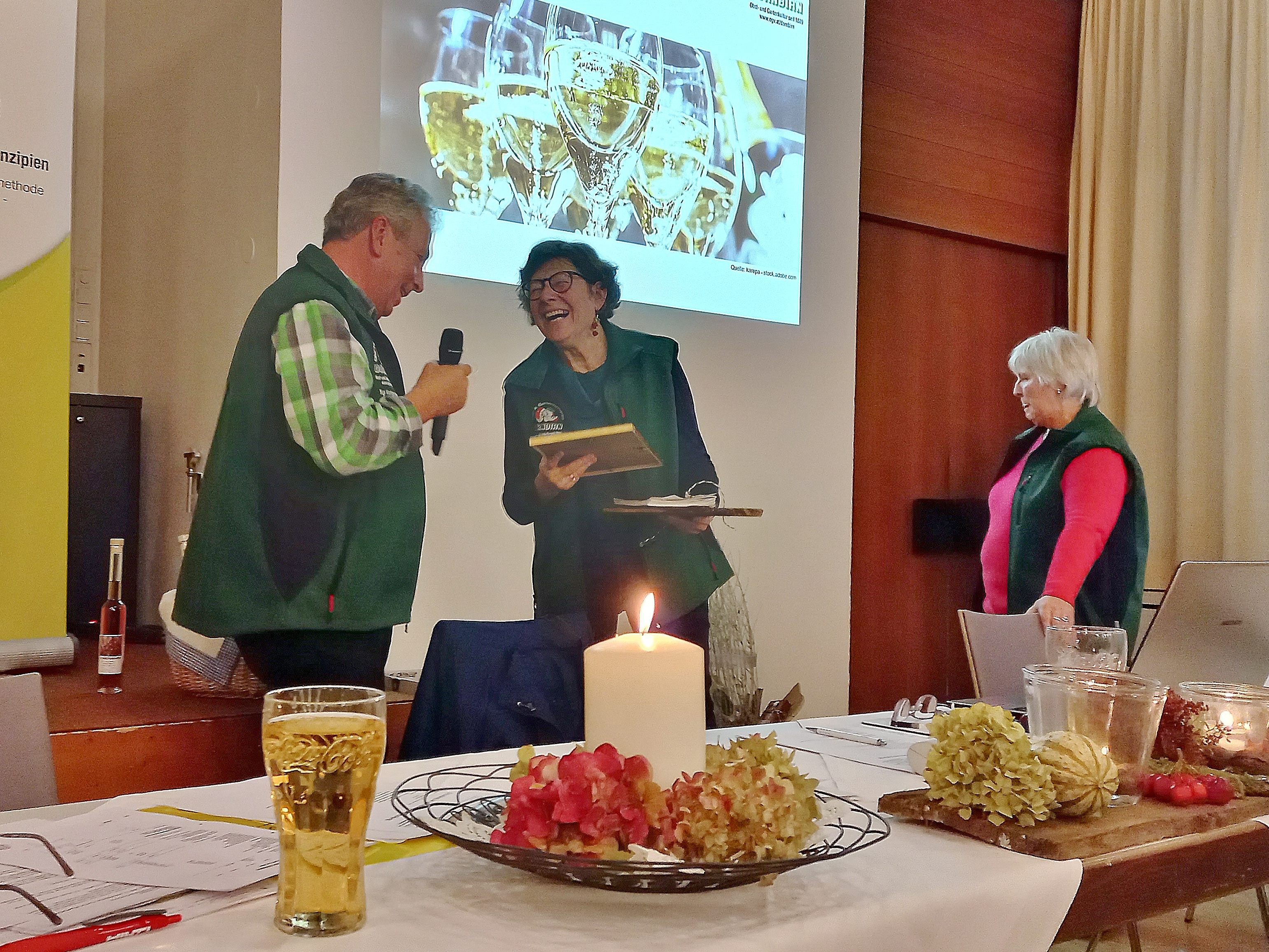 Obfrau Ingrid Benedikt zieht sich zurück und erhielt für ihre engagierte Tätigkeit als Obfrau beim Verein viel Lob.