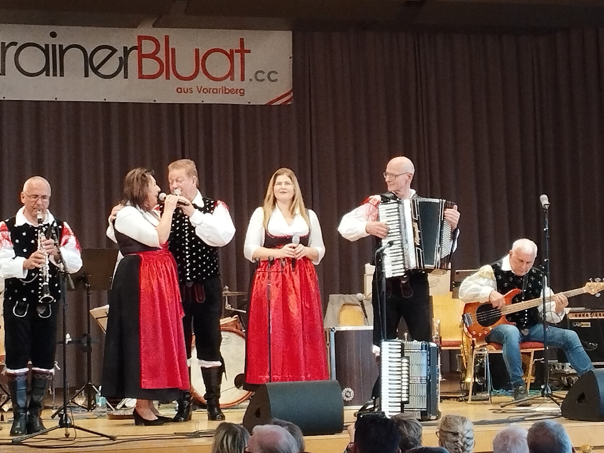 Das Ensemble „Krainer Bluat“ sorgte für viel Stimmung im Saal.