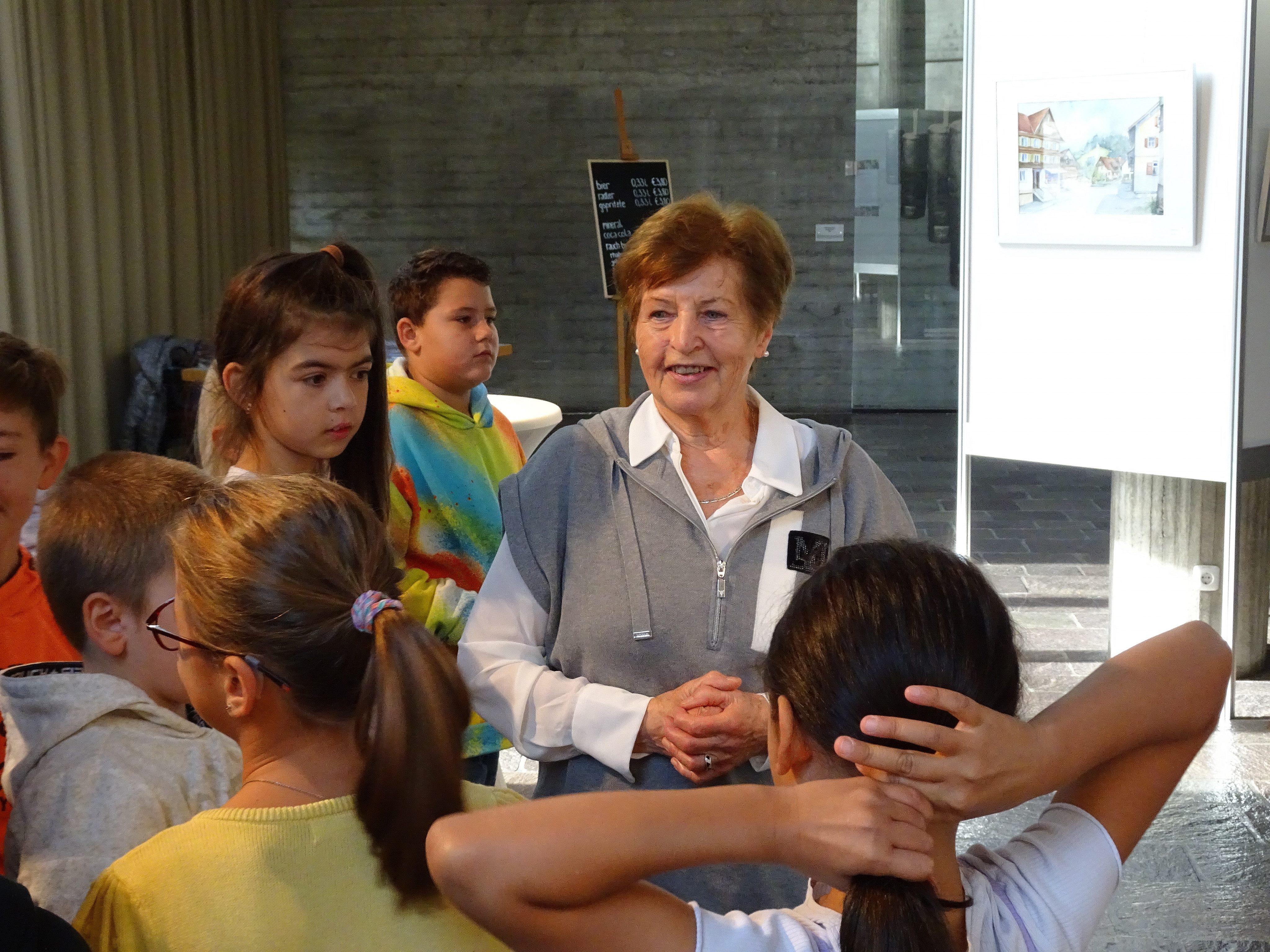Malerin Ilse Theisen-Blank zeigte sich begeistert, wie neugierig die Kinder auf ihre Bilder waren.