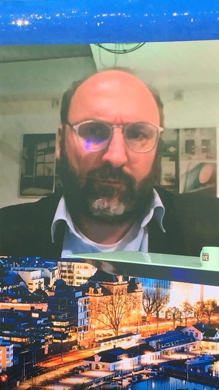 Pascal Pletsch im Gespräch mit Simulationsforscher Niki Popper.