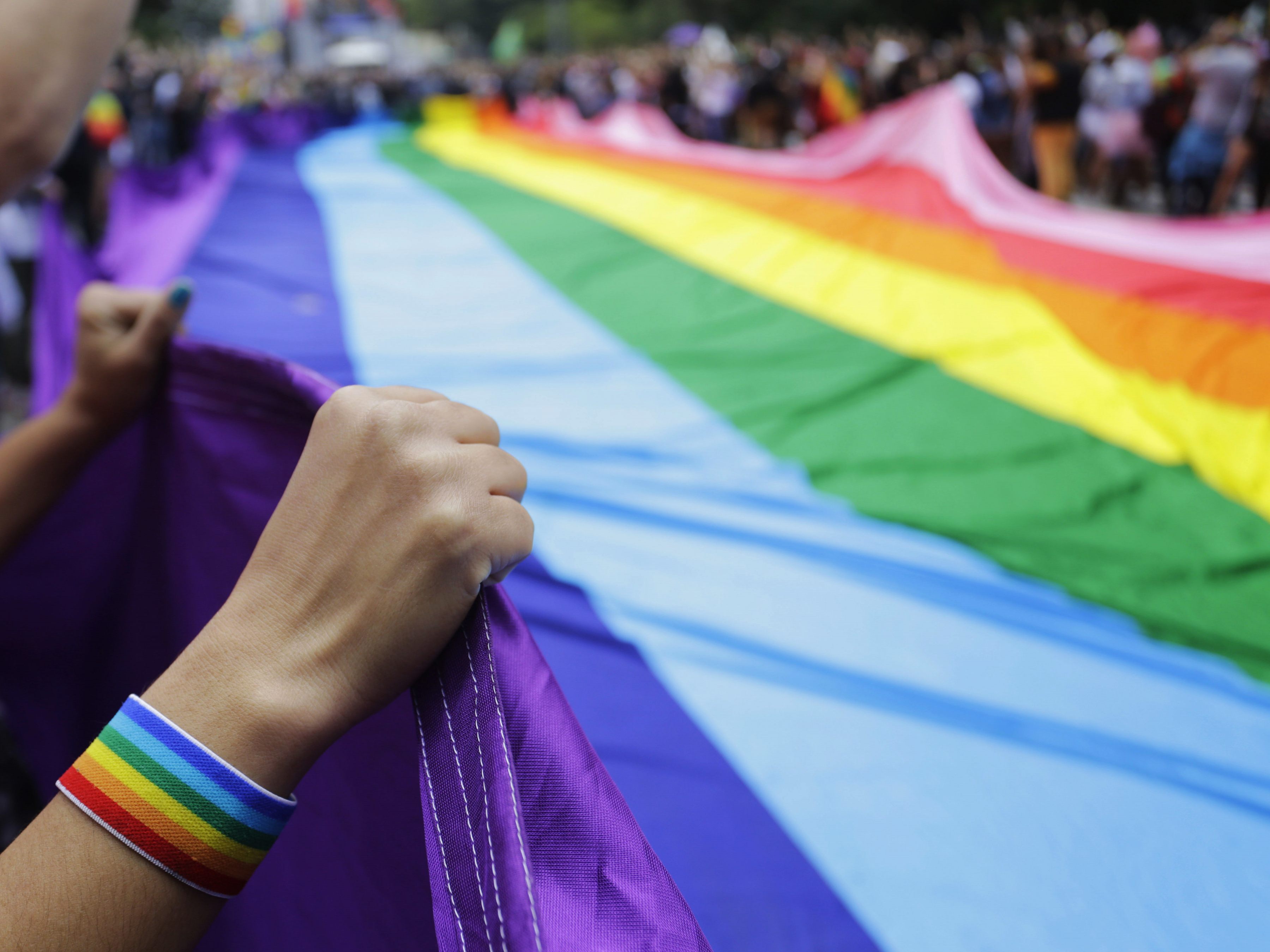 Bei dem Deutschen handelt es sich nicht um den ersten Fan, der während der WM aufgrund der offenen Darstellung von Regenbogen-Farben Probleme mit der Polizei bekommen haben soll.