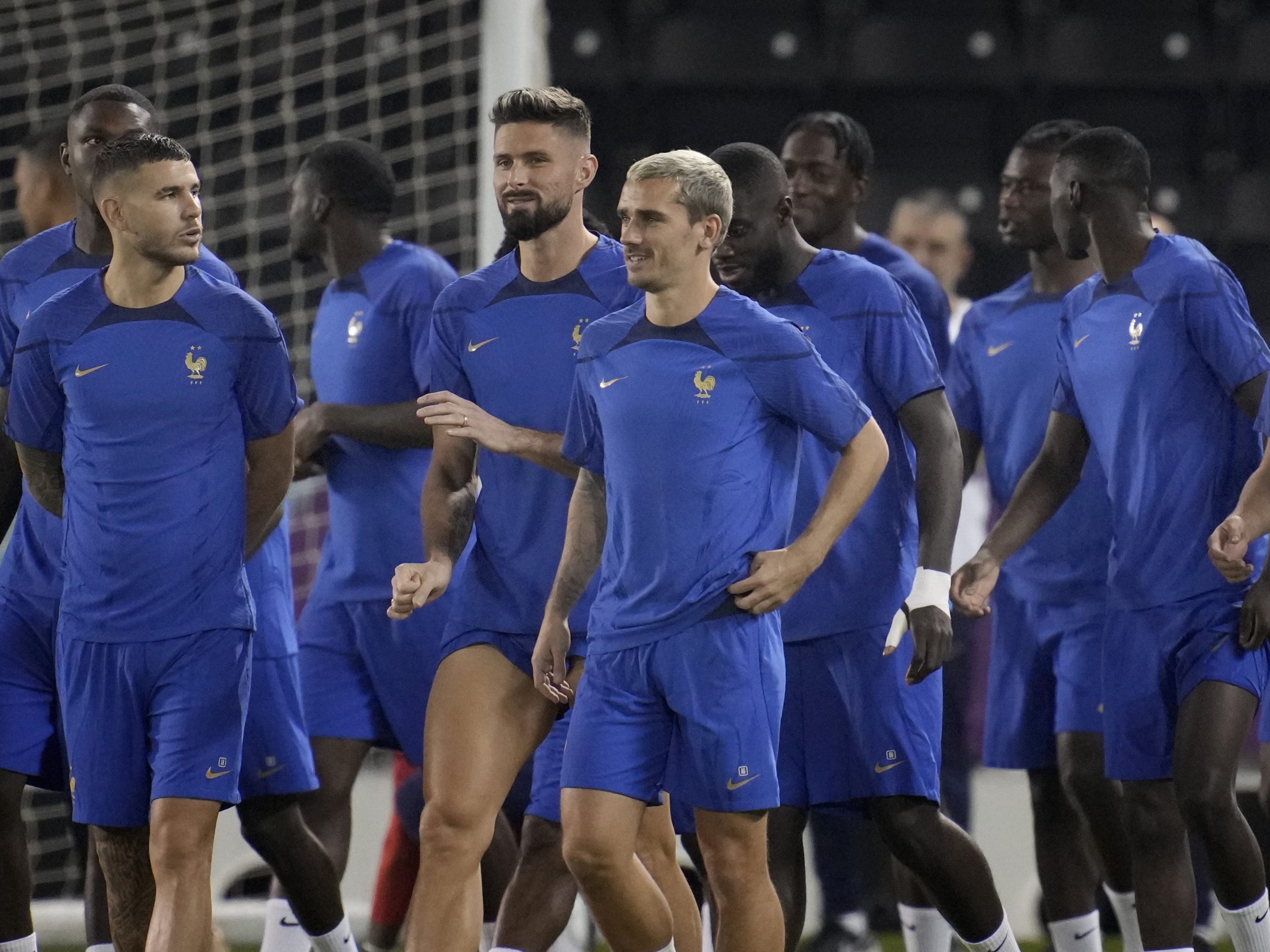 Titelverteidiger Frankreich startet heute in die Fußball-WM. Titelverteidiger Frankreich startet heute in die Fußball-WM.