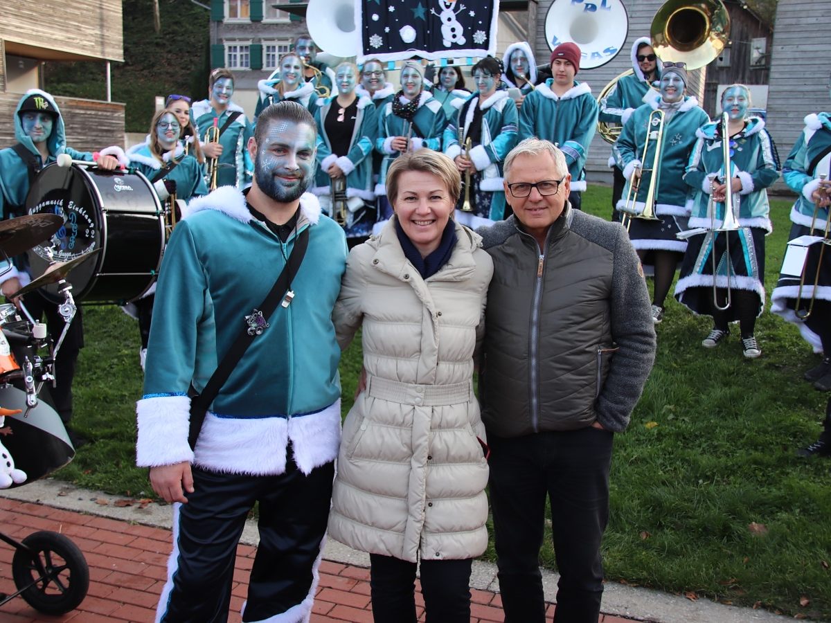 1) Marcel Hehle mit Petra und Michael Fröwis. 1) Marcel Hehle mit Petra und Michael Fröwis.