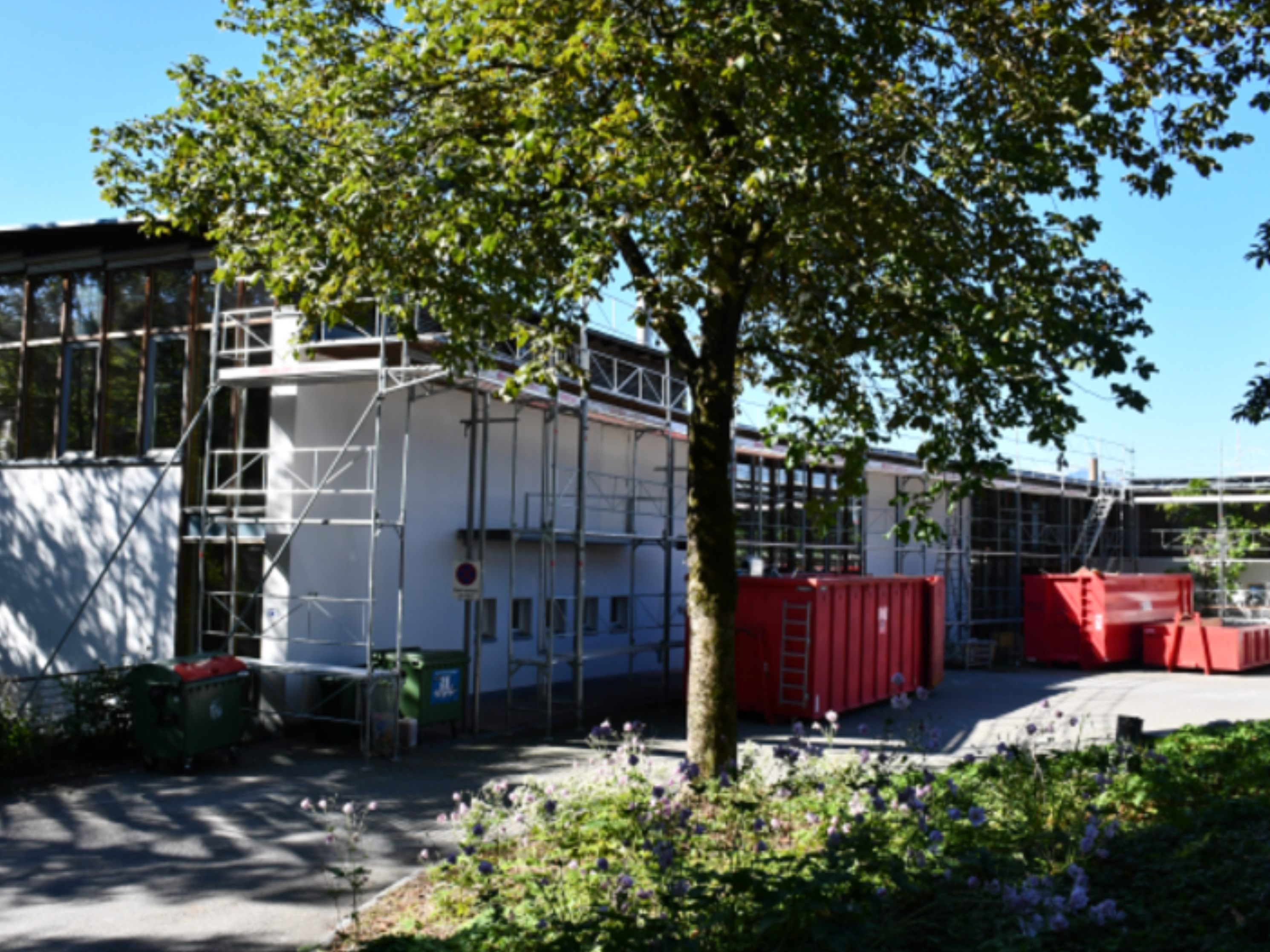 Die Generalsanierung des Bildungshaus St. Arbogast läuft weiterhin auf Hochtouren. Die Generalsanierung des Bildungshaus St. Arbogast läuft weiterhin auf Hochtouren.