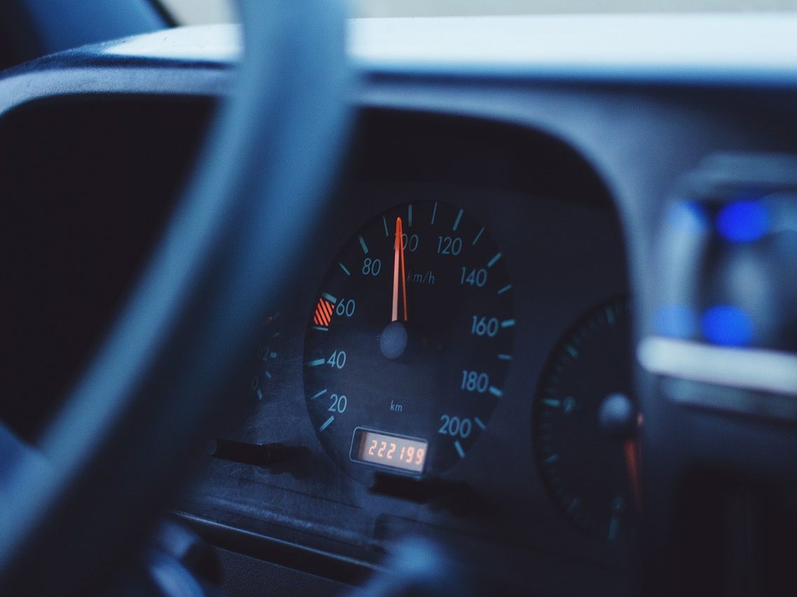 Zwei Raser fuhren mit mit 96 bzw 104 km/h durch eine 30er-Zone.