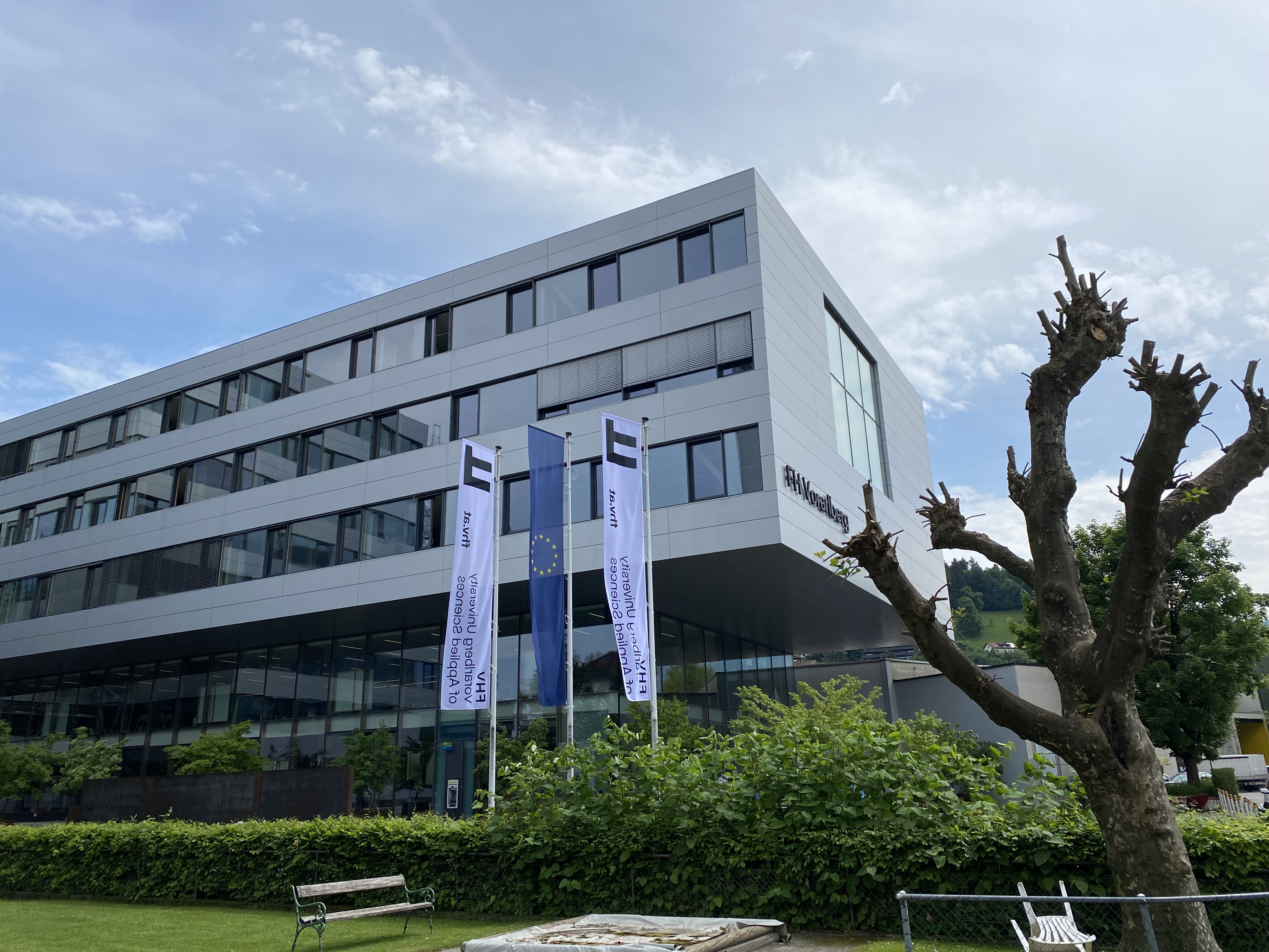Die FH Vorarlberg im Sommer 2022. 