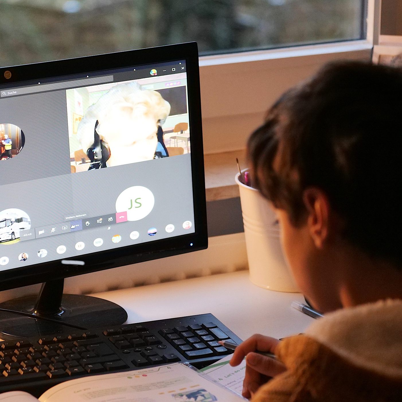 Laut einer Studie ist die Bildschirmzeit von Kinder und Jugendlichen während der Coronakrise stark gestiegen.