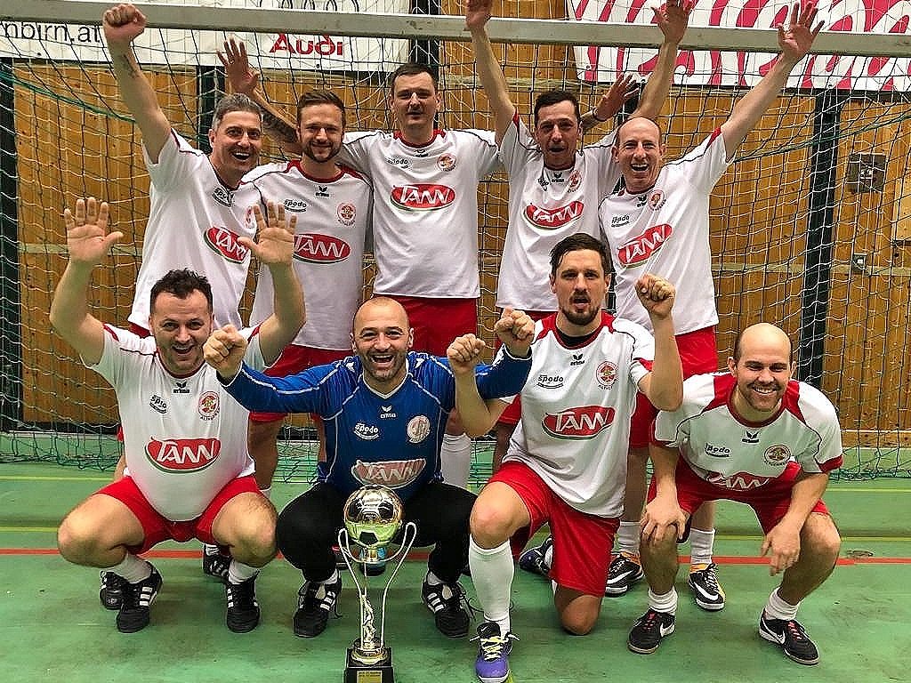 Beim alljährlichen FCD Altherrenturnier geben sich jedes Jahr ehemalige Fußballgrößen die Ehre. Beim alljährlichen FCD Altherrenturnier geben sich jedes Jahr ehemalige Fußballgrößen die Ehre.