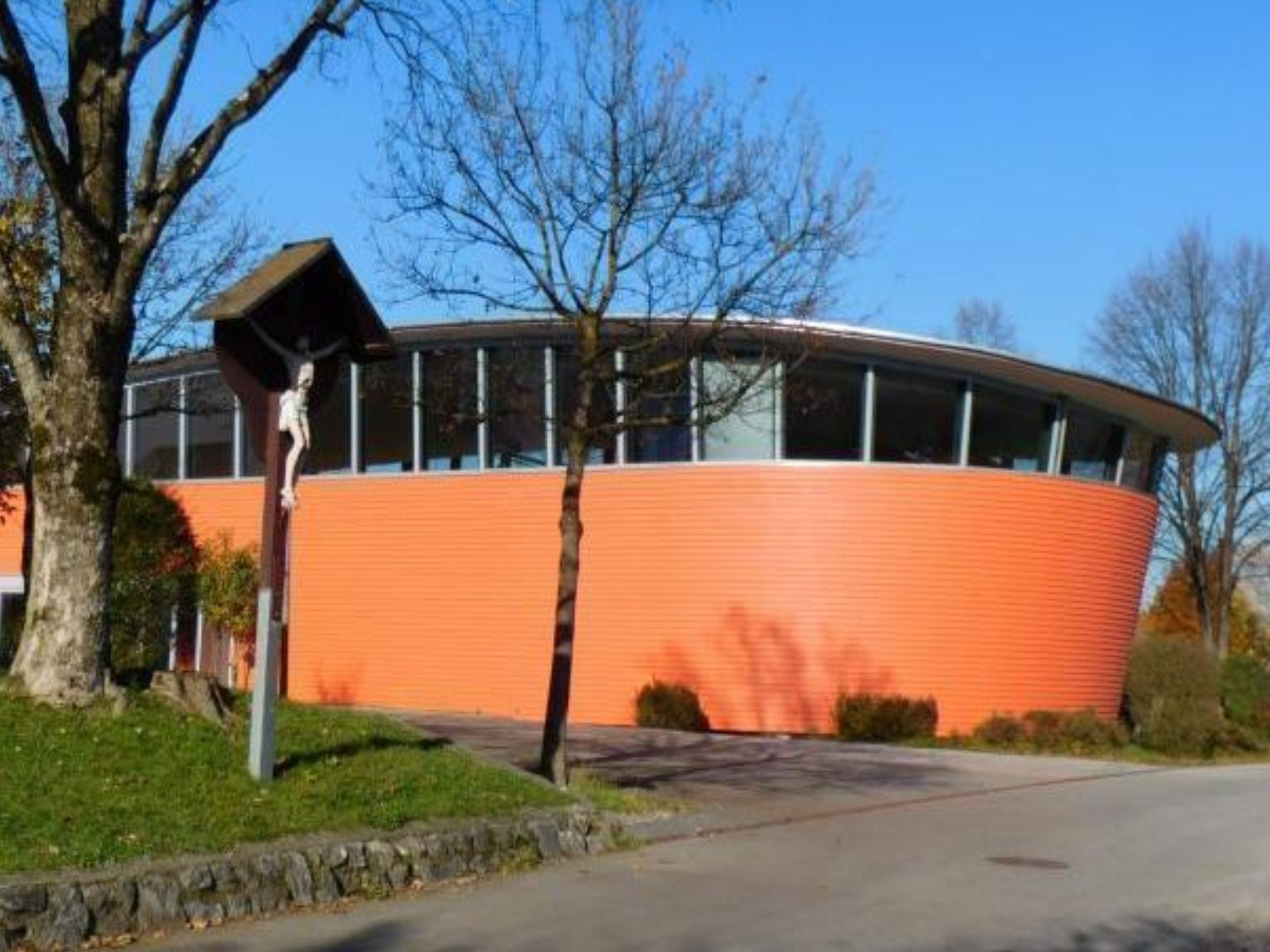 Die Installation einer Photovoltaikanlage auf dem J.J. Endersaal konnte bereits ausgeschrieben werden Die Installation einer Photovoltaikanlage auf dem J.J. Endersaal konnte bereits ausgeschrieben werden