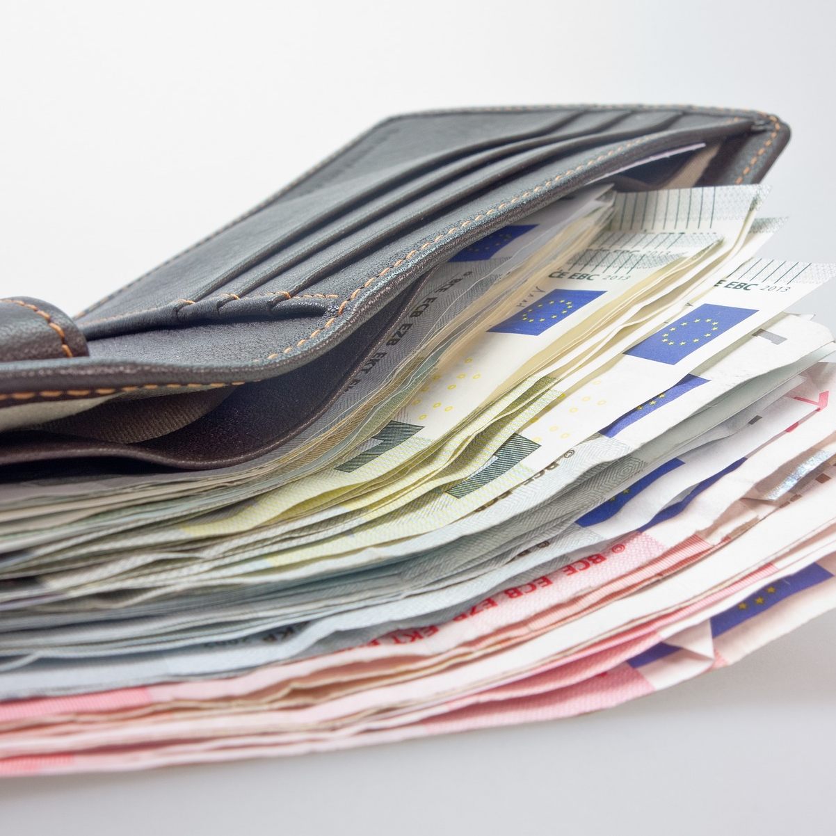 Die Mehrheit der Beschäftigten kommt kaum mit ihrem Gehalt aus.