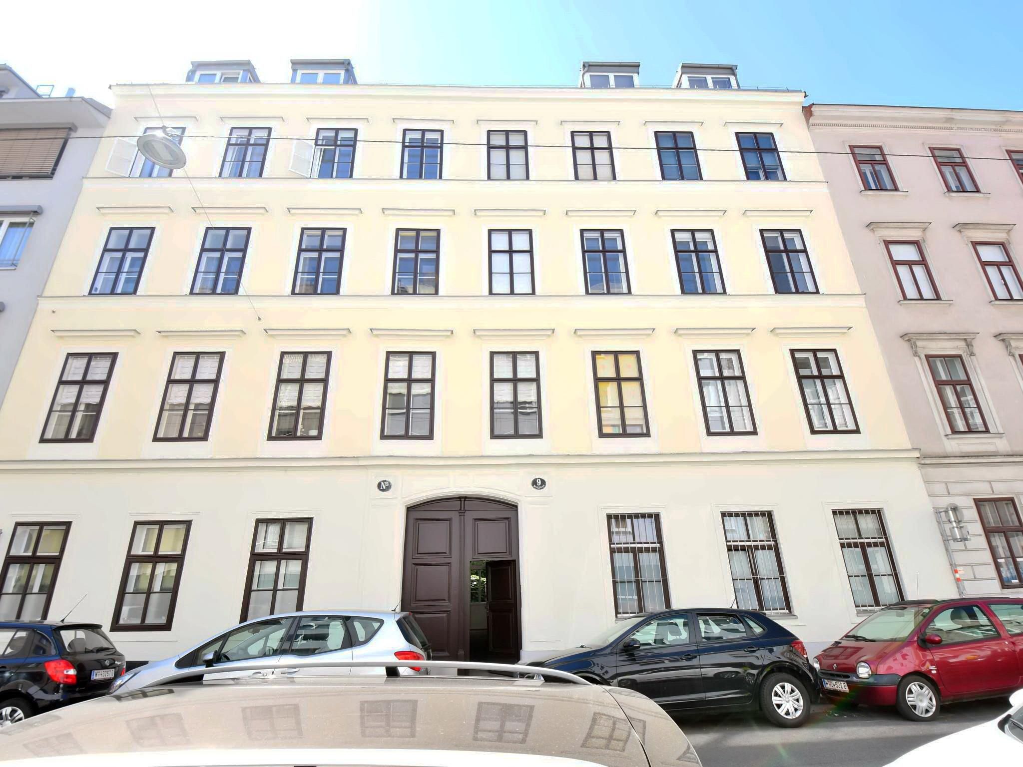 Hinweise nach tödlicher Home Invasion in Wien-Neubau erbeten: 50.000 Euro Belohnung. Hinweise nach tödlicher Home Invasion in Wien-Neubau erbeten: 50.000 Euro Belohnung.
