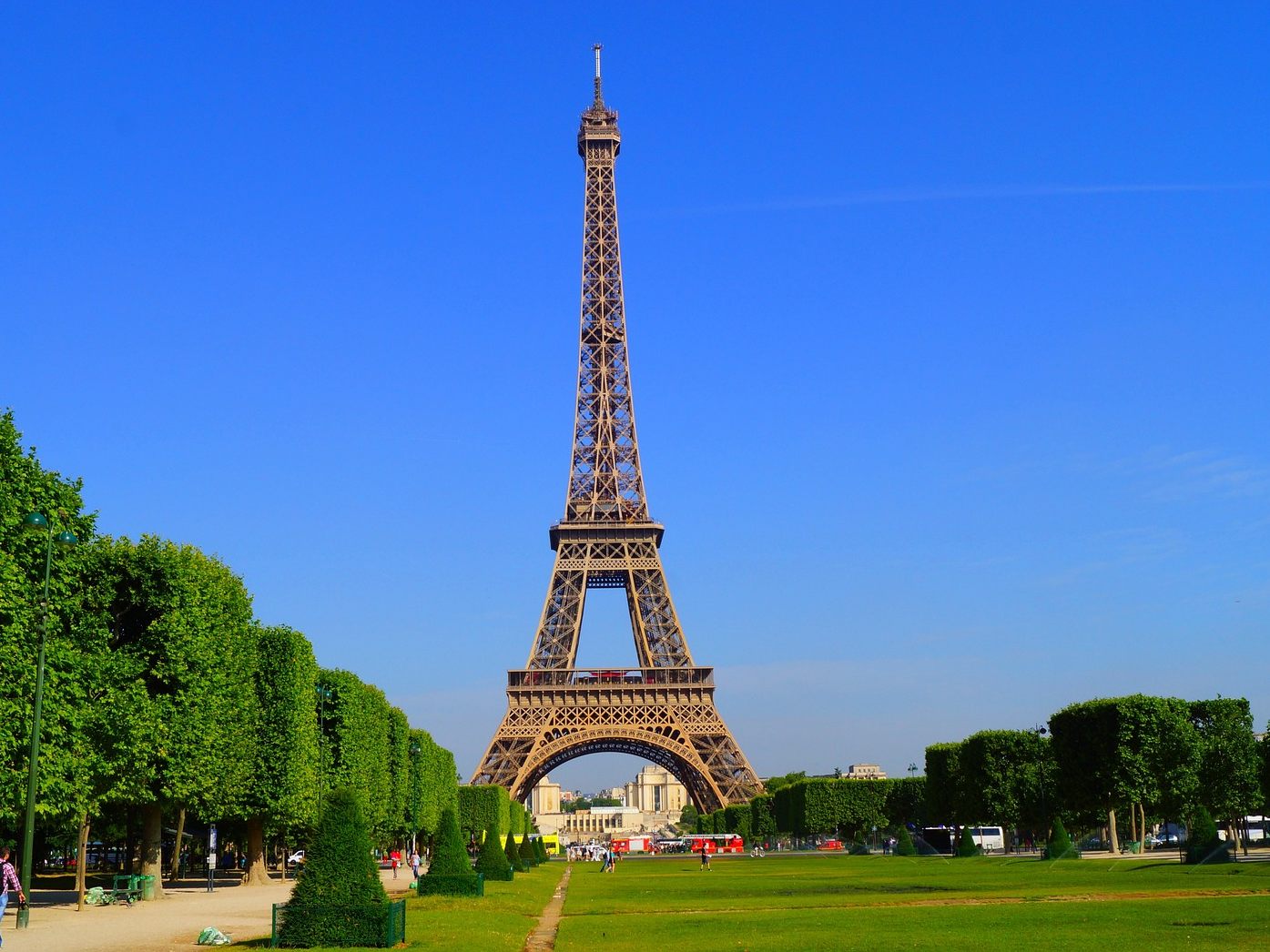 Der Eiffelturm in Paris ist einer der beliebtesten Orte für Taschendiebe. Der Eiffelturm in Paris ist einer der beliebtesten Orte für Taschendiebe.