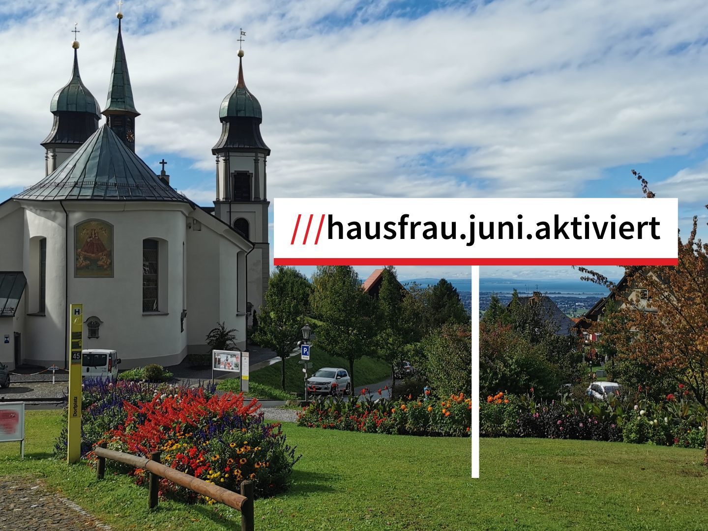 Befinden Sie sich im Ortszentrum von Bildstein könnte es sein, dass Sie auf dem 3 x 3 Meter großen Quadrat mit den Wörtern „hausfrau.juni.aktiviert“ stehen.