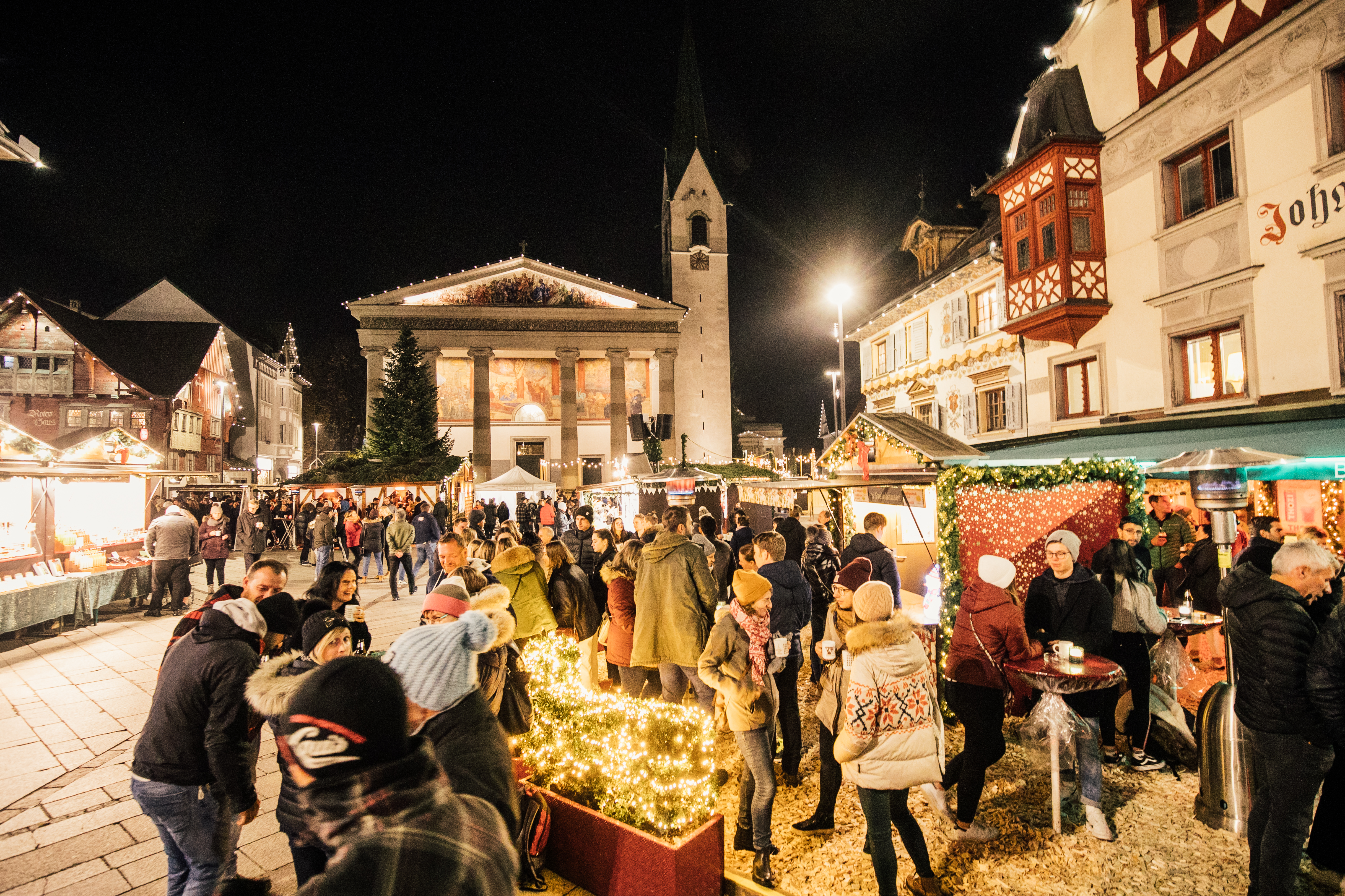 Am Dornbirner Christkindlemarkt gehen die Lichter eine ganze Stunde früher aus. 