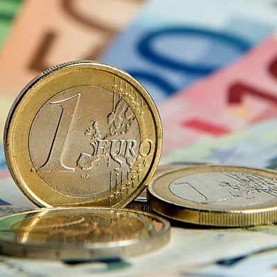 Einer Familie mit Kind drohen bis zu 2.800 Euro an Mehrkosten