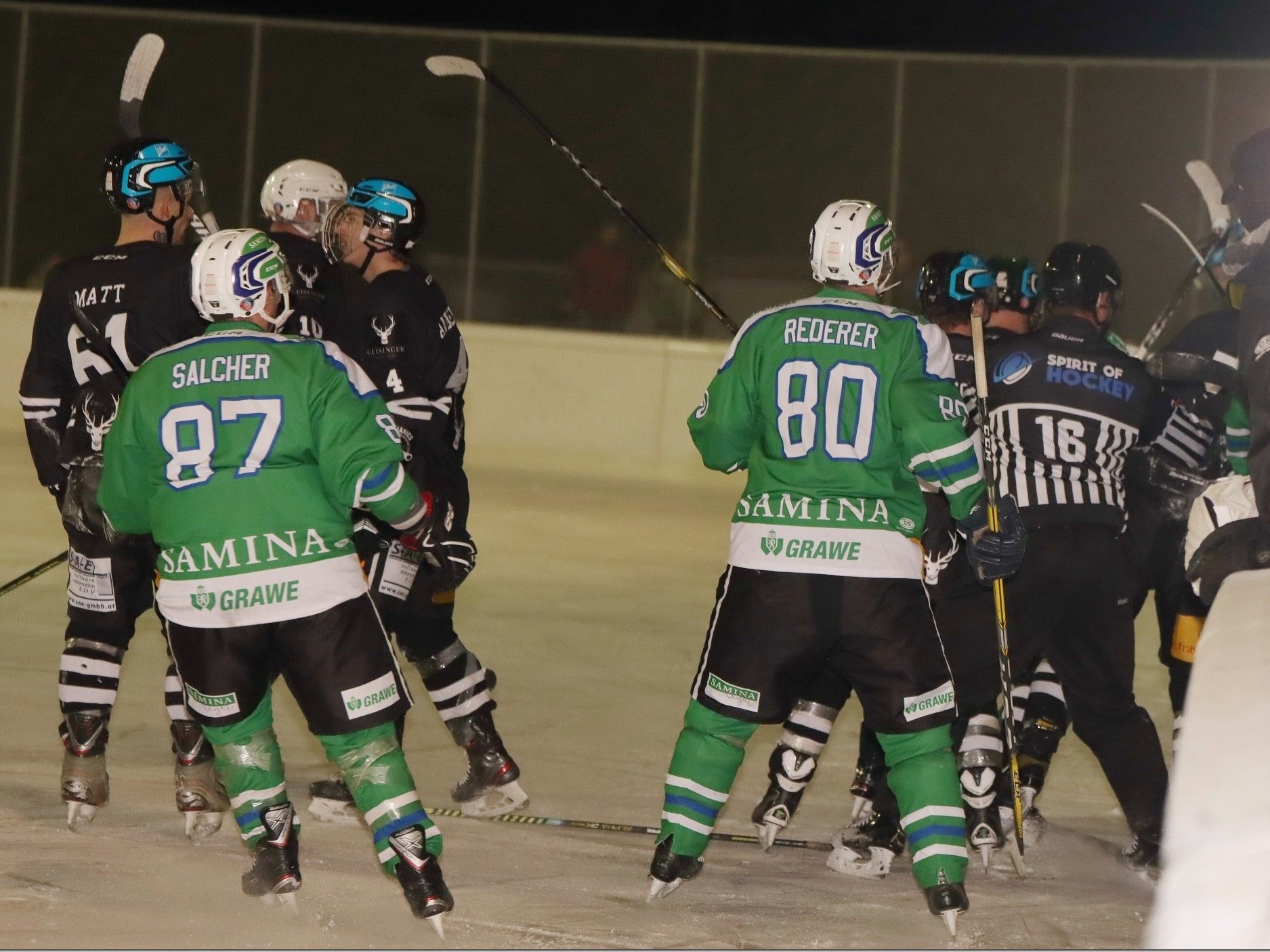 Tumulte im Rankweiler Eishockeyderby mit einem klaren Sieger. Tumulte im Rankweiler Eishockeyderby mit einem klaren Sieger.