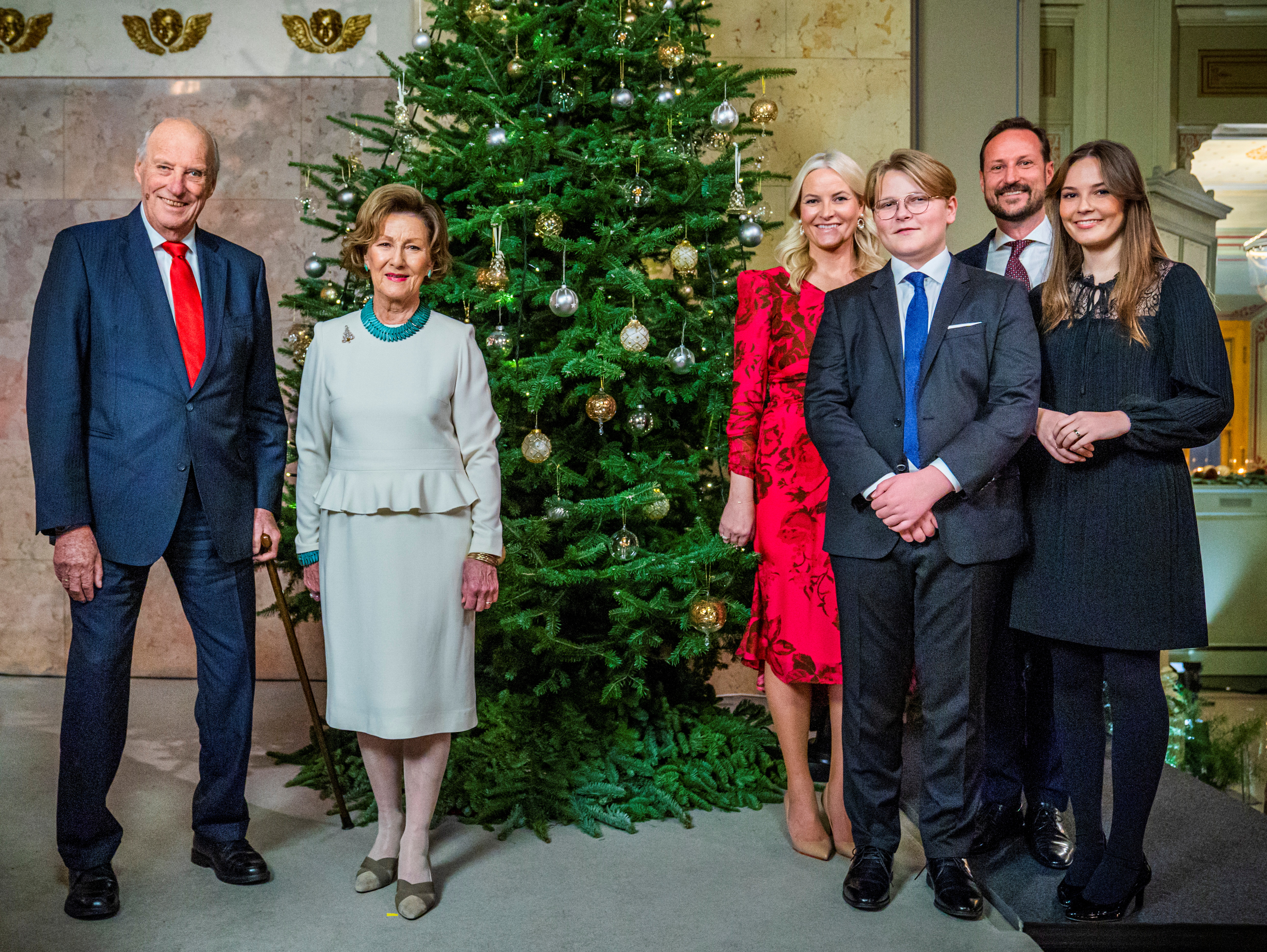 Die norwegische Königsfamilie posiert für ein gemeinsames Weihnachtsbild.