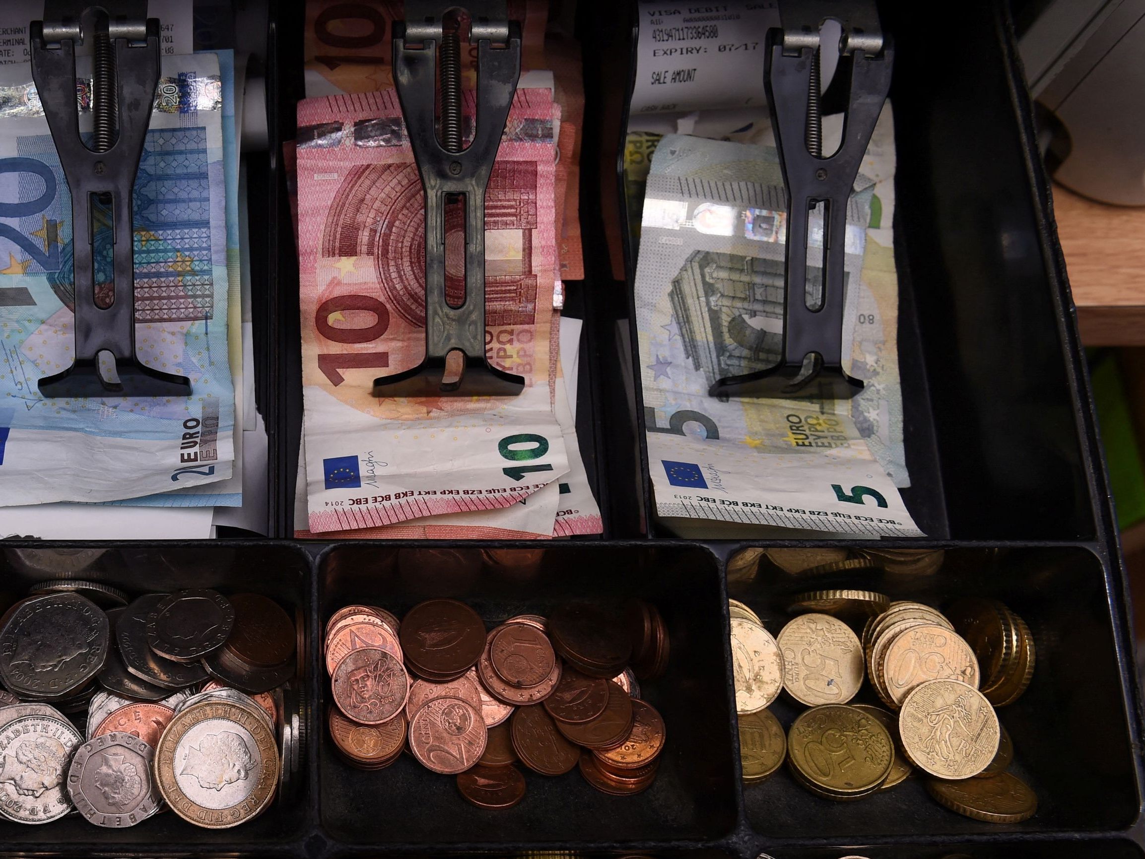 Der Wirtschaftsbund sieht die Kritik des Momentum Instituts an einer "Überförderung" von Unternehmen in der Coronakrise als "Schmutzkübelkampagne". Der Wirtschaftsbund sieht die Kritik des Momentum Instituts an einer "Überförderung" von Unternehmen in der Coronakrise als "Schmutzkübelkampagne".