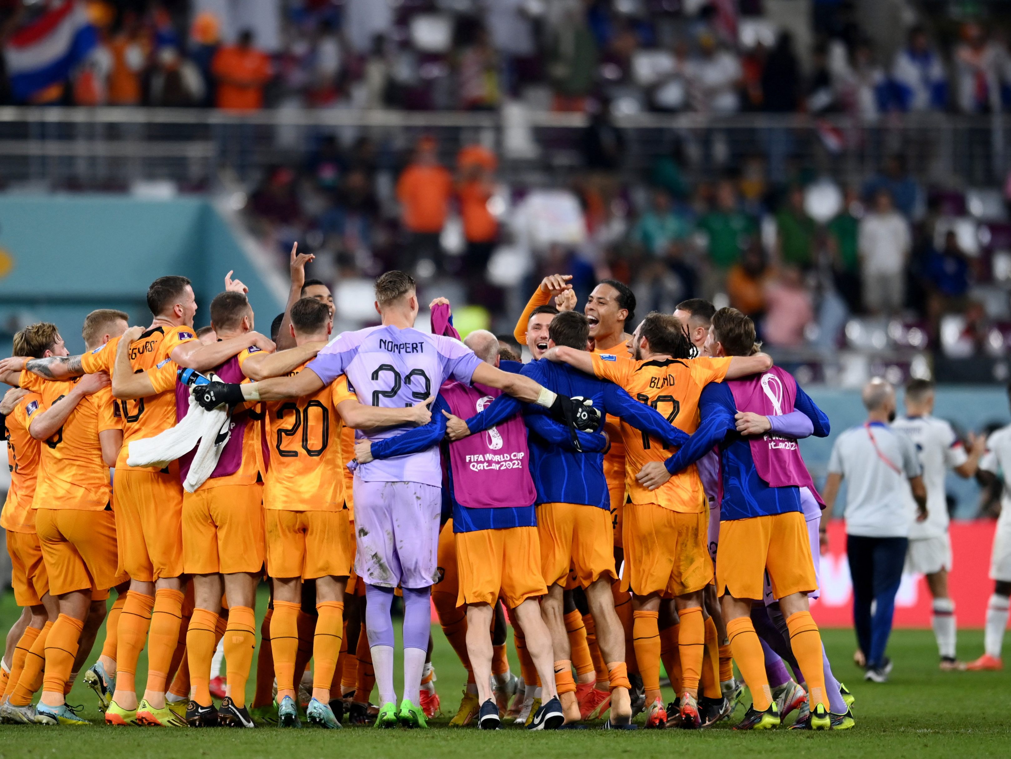 Den Niederlanden gelang gegen die USA der Einzug ins Viertelfinale der Fußball-WM. Den Niederlanden gelang gegen die USA der Einzug ins Viertelfinale der Fußball-WM.