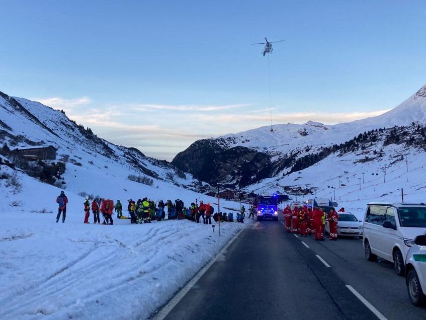 In Lech/Zürs wurden Wintersportler am Sonntag von einer Lawine überrascht.