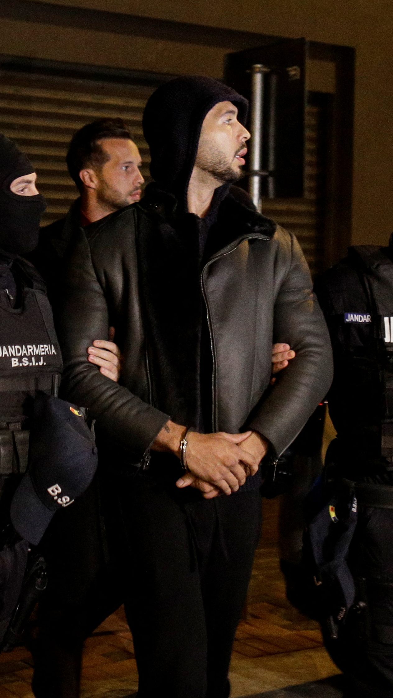 Der Ex-Kickboxer Andrew Tate und sein Bruder Tristan wurden am Donnerstag in Rumänien verhaftet.