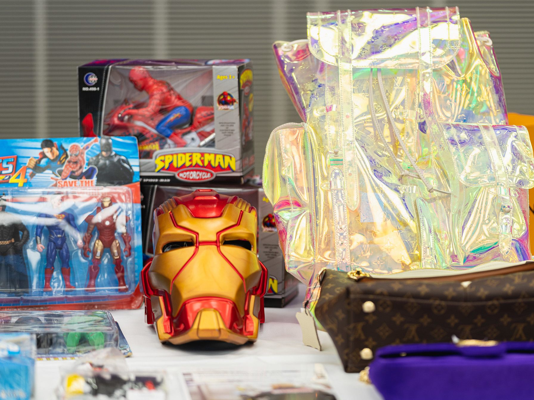 Der Zoll warnt: Die Bestellung gefälschter Produkte kann für Kinder gefährlich sein.