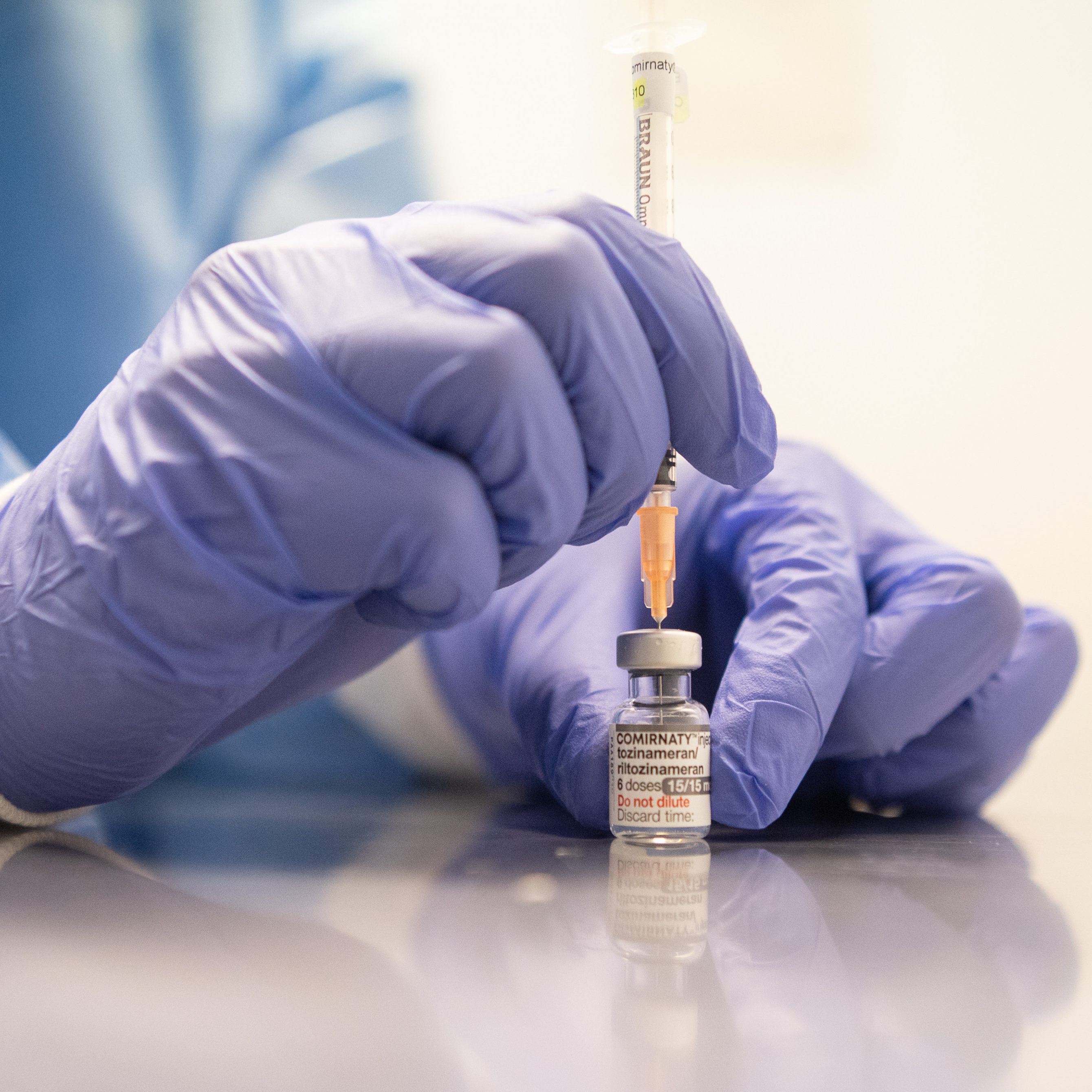 In den USA wird ein Kombinationsimpfstoff gegen Corona und die Grippe von Biontech/Pfizer geprüft.