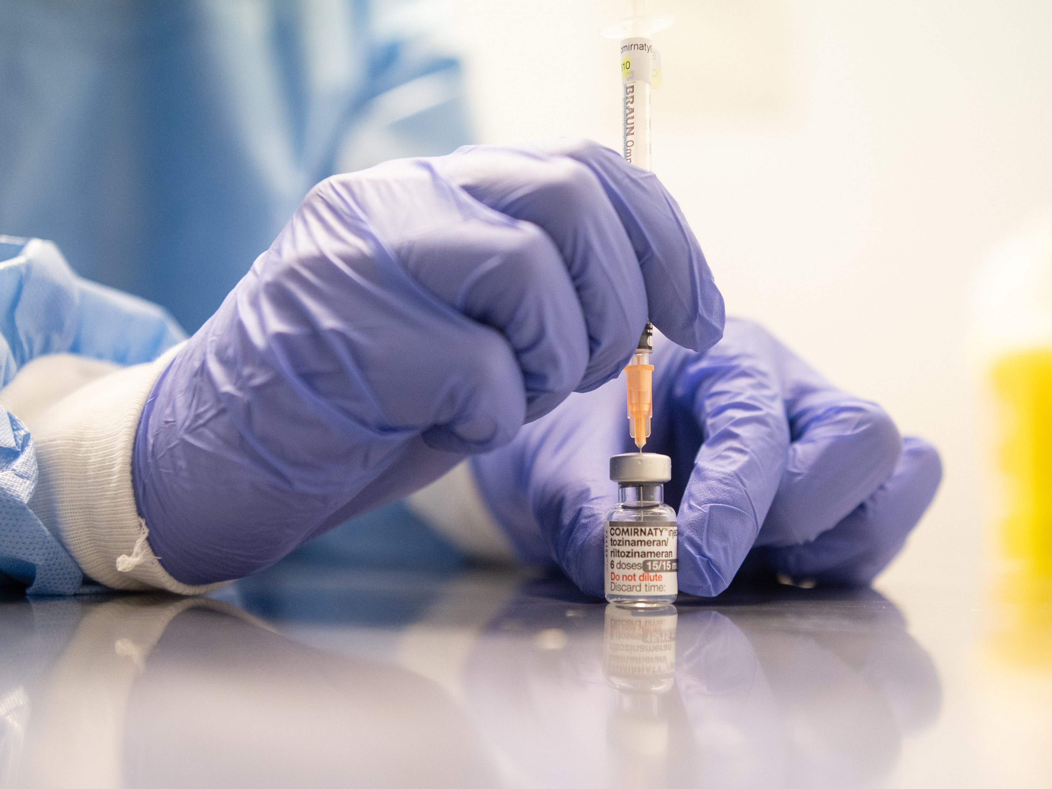 In den USA wird ein Kombinationsimpfstoff gegen Corona und die Grippe von Biontech/Pfizer geprüft.