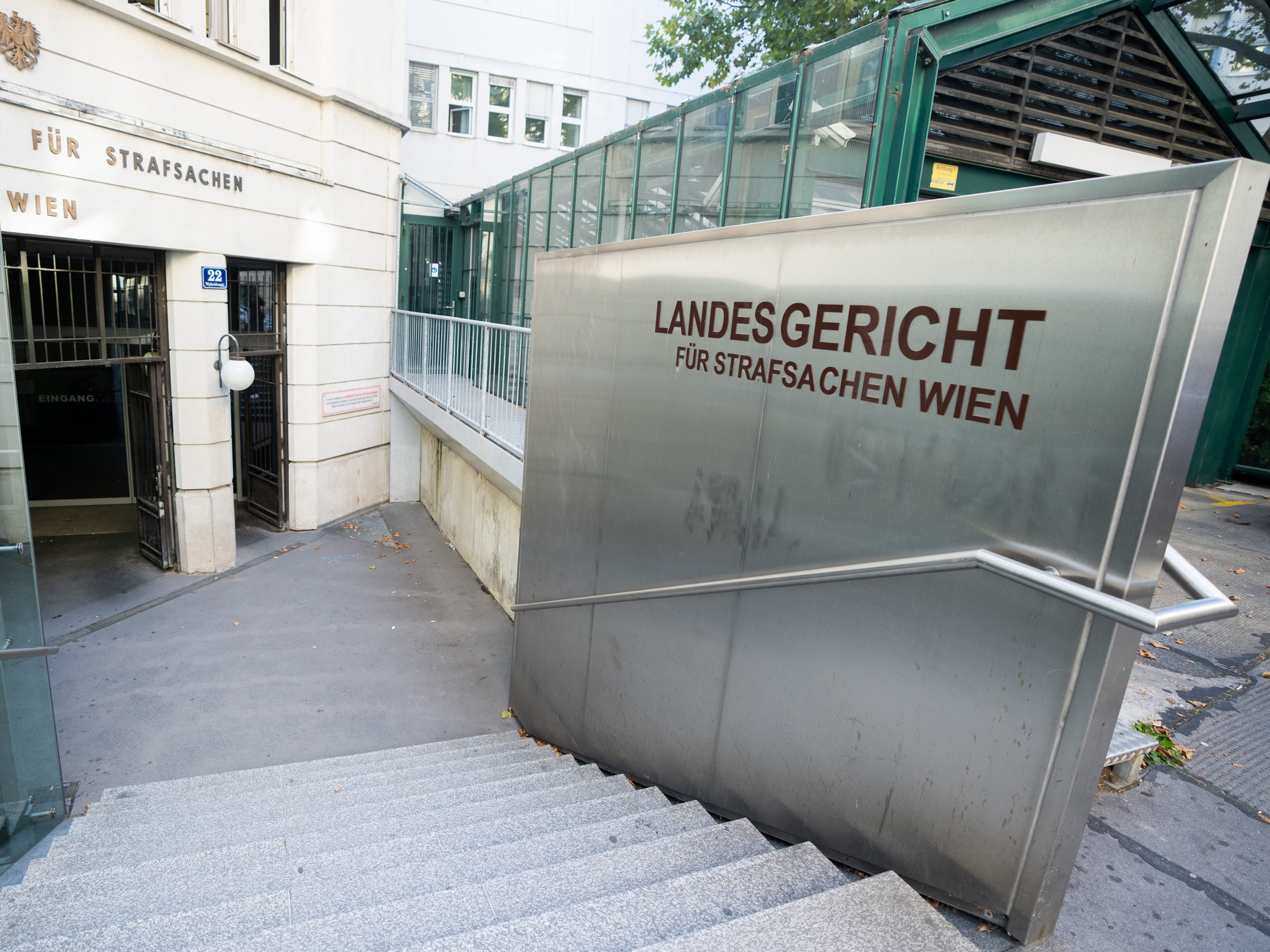 Ein Kunsthändler musste sich wegen Betruges am Dienstag vor dem Wiener Landesgericht verantworten.