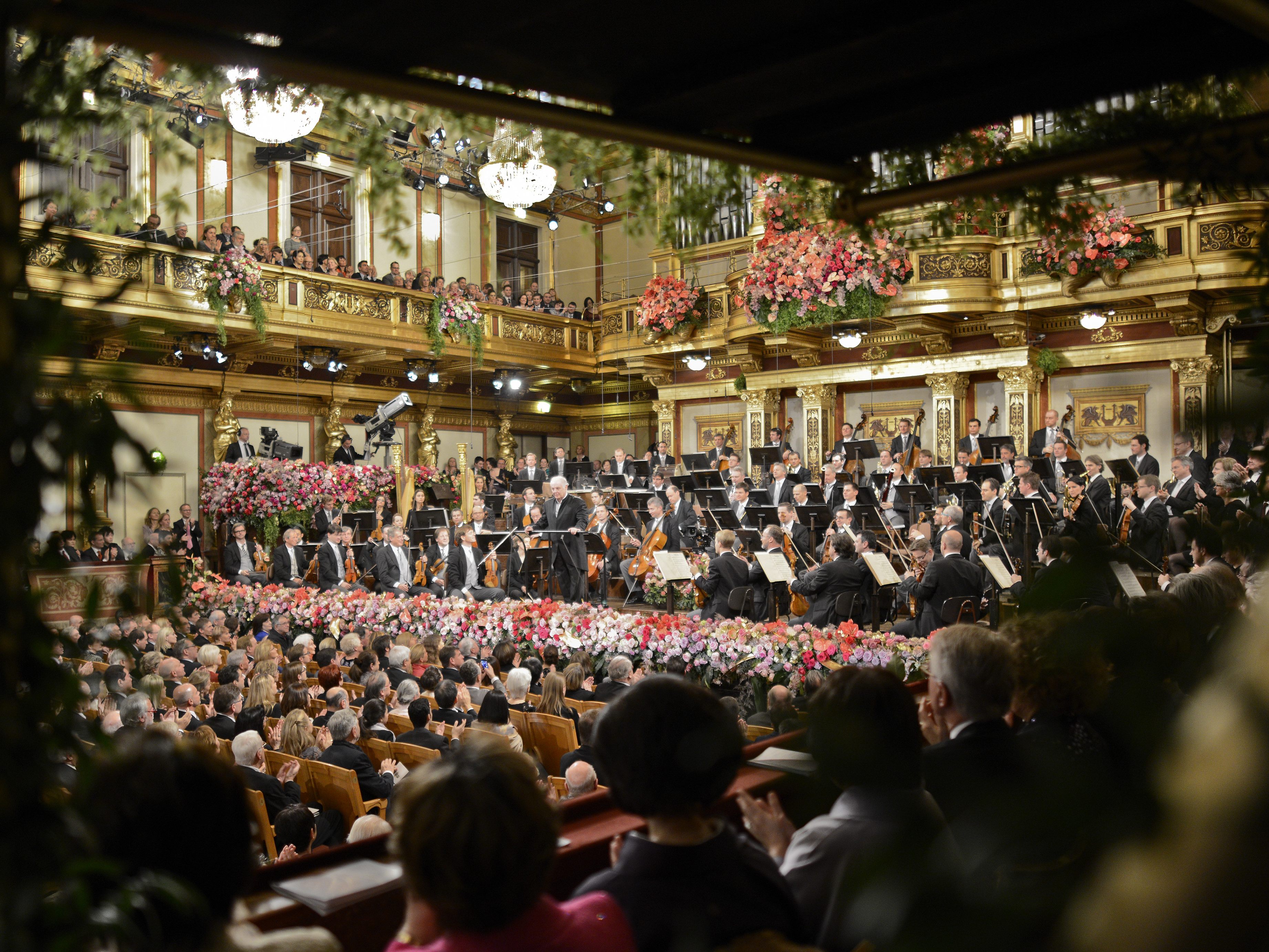 Hier sehen Sie das Wiener Neujahrskonzert 2023 live im TV und via Live-Stream. Hier sehen Sie das Wiener Neujahrskonzert 2023 live im TV und via Live-Stream.
