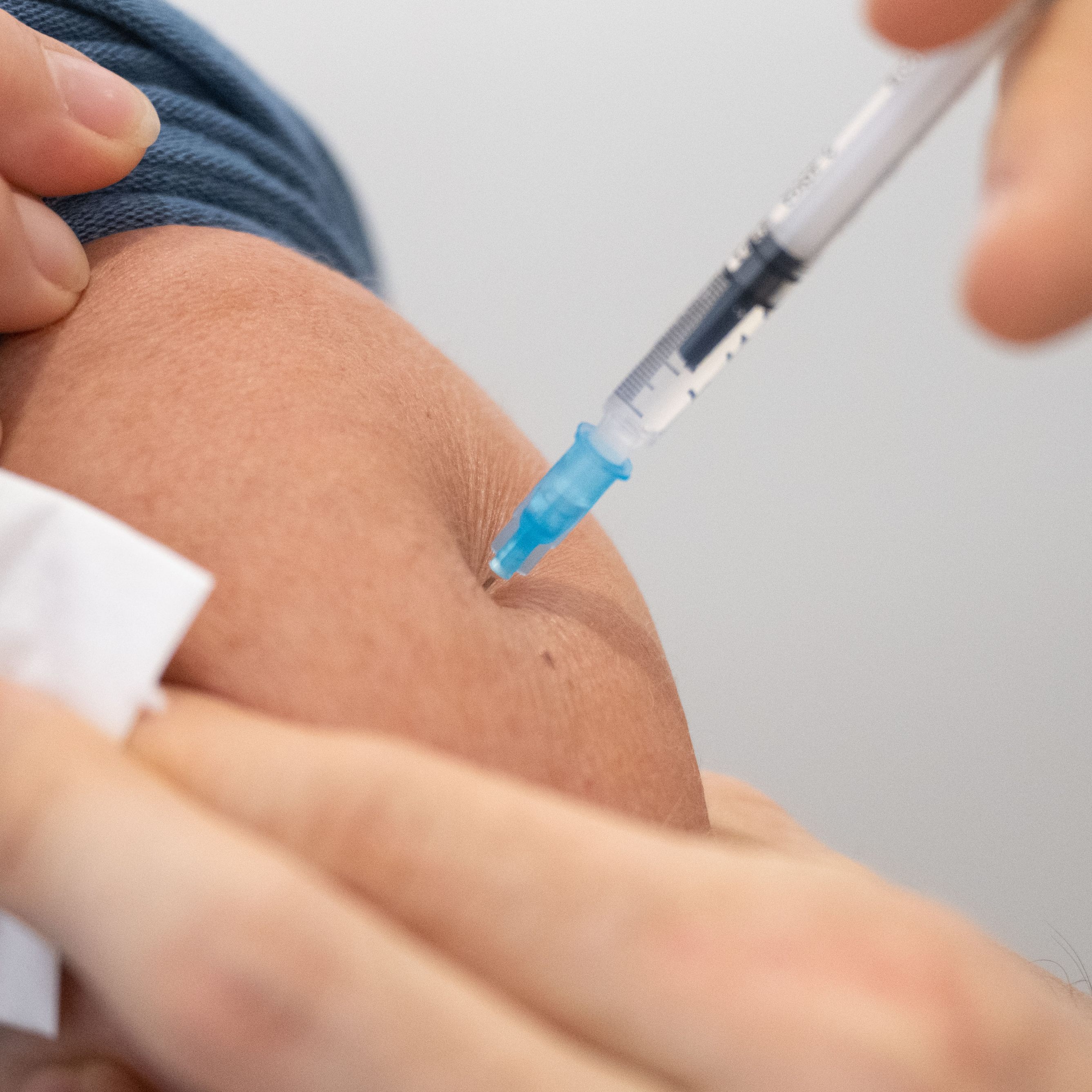 Experten fordern eine Ausweitung der Impfstrategie für Erwachsene.